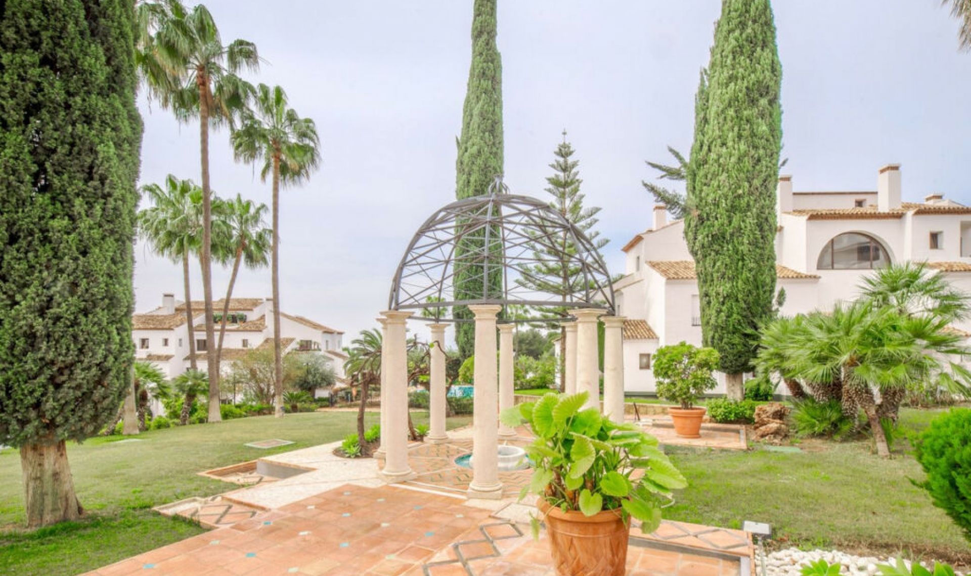 Resale - Apartment -
The Golden Mile