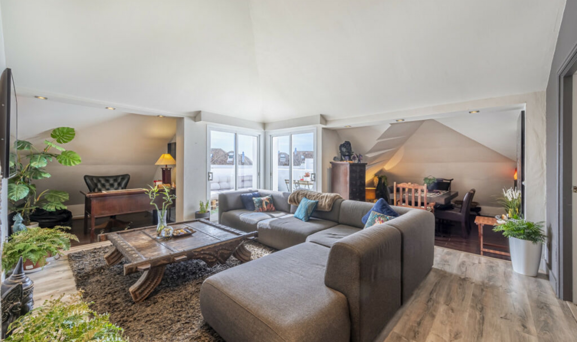 Resale - Apartment -
The Golden Mile