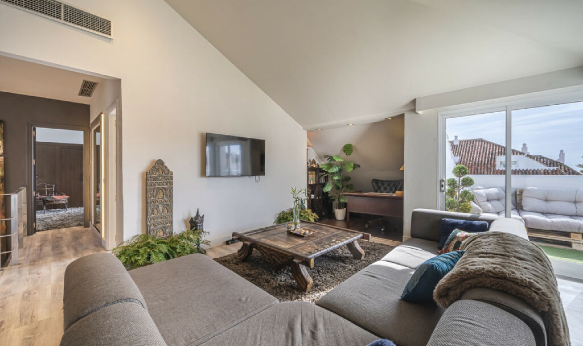 Resale - Apartment -
The Golden Mile