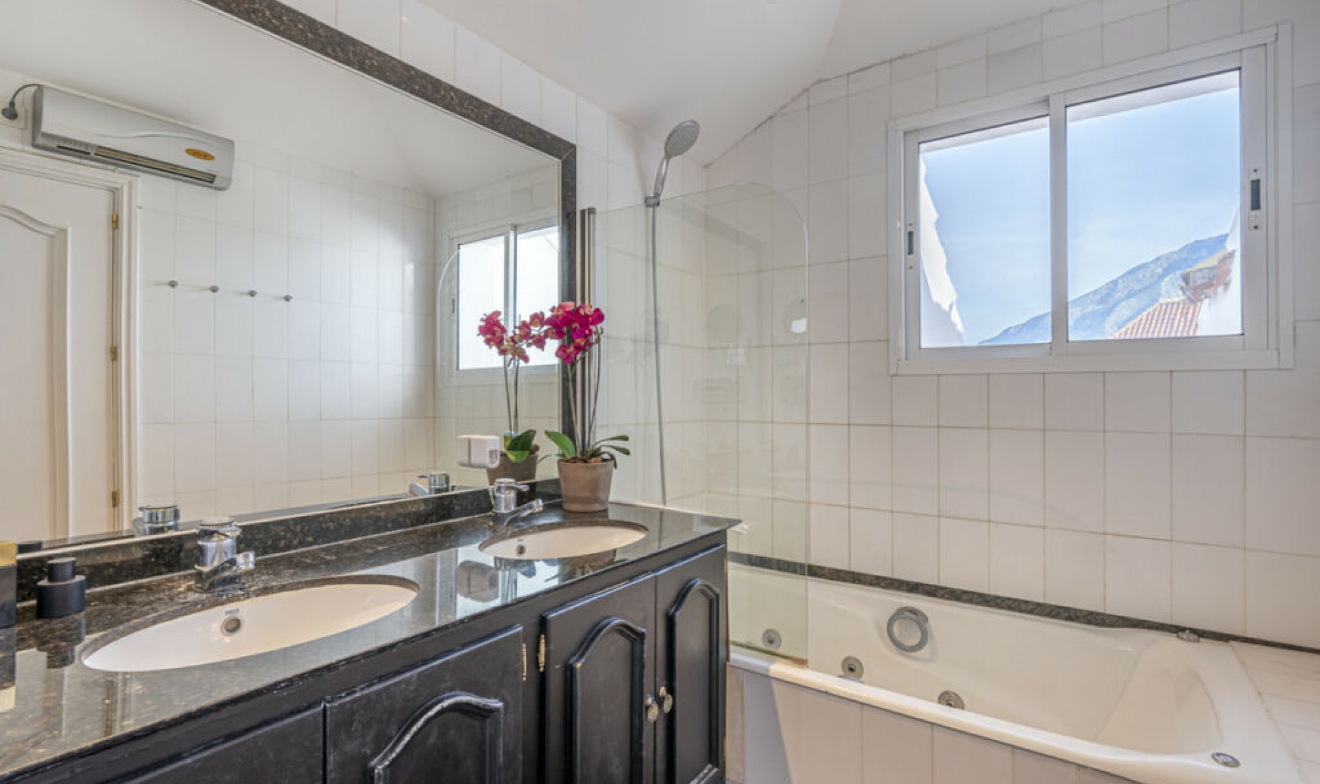 Resale - Apartment -
The Golden Mile