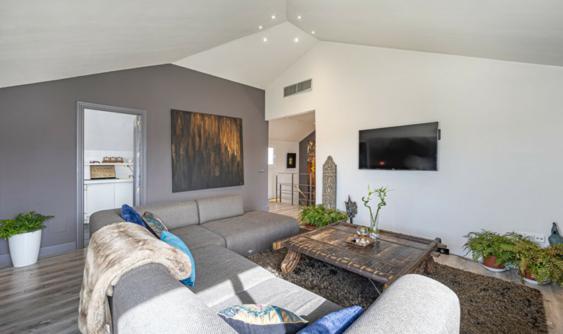 Resale - Apartment -
The Golden Mile