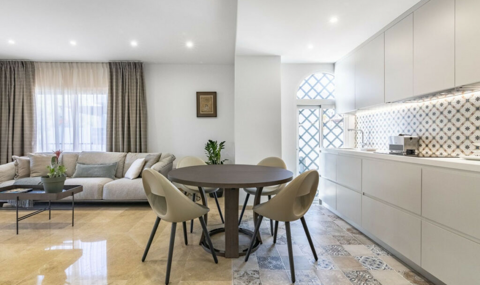 Resale - Apartment -
The Golden Mile