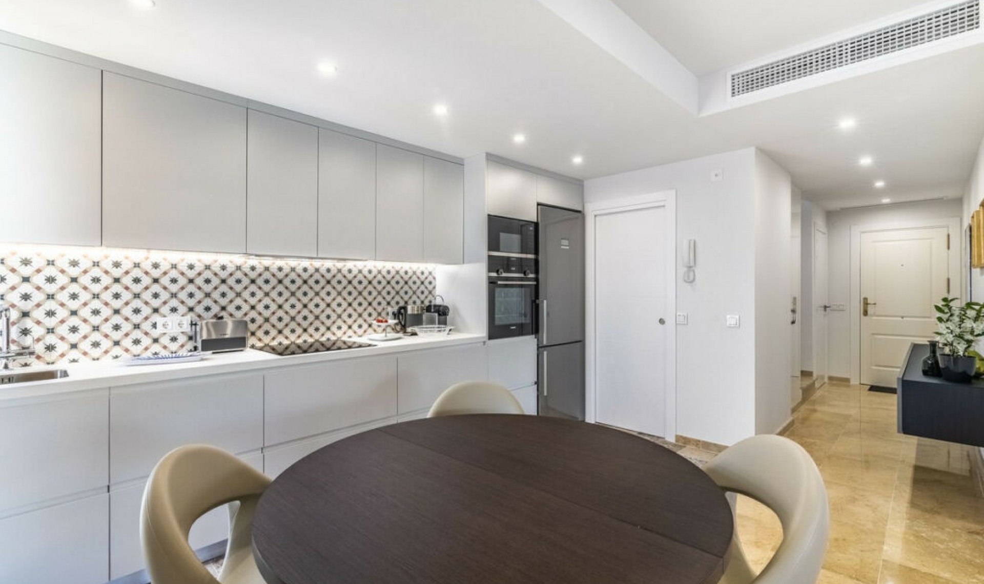 Resale - Apartment -
The Golden Mile