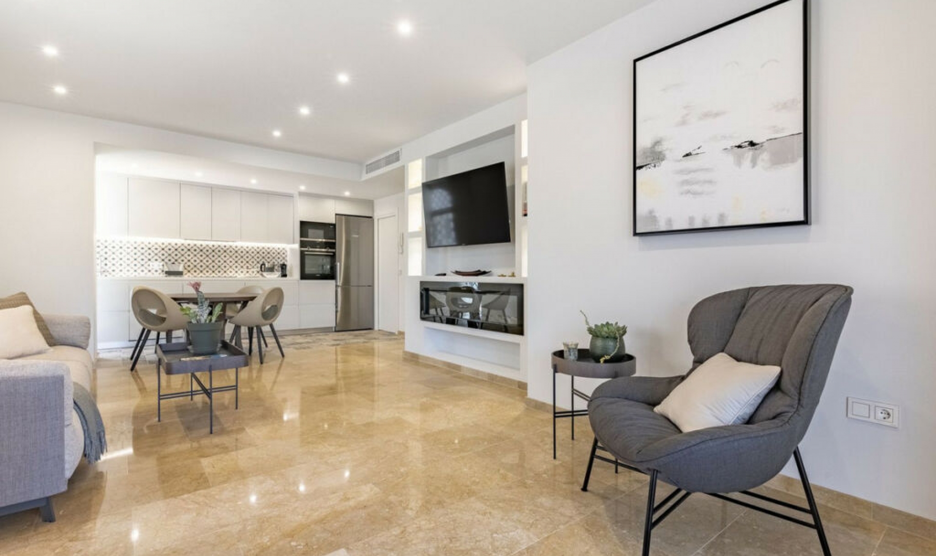 Resale - Apartment -
The Golden Mile