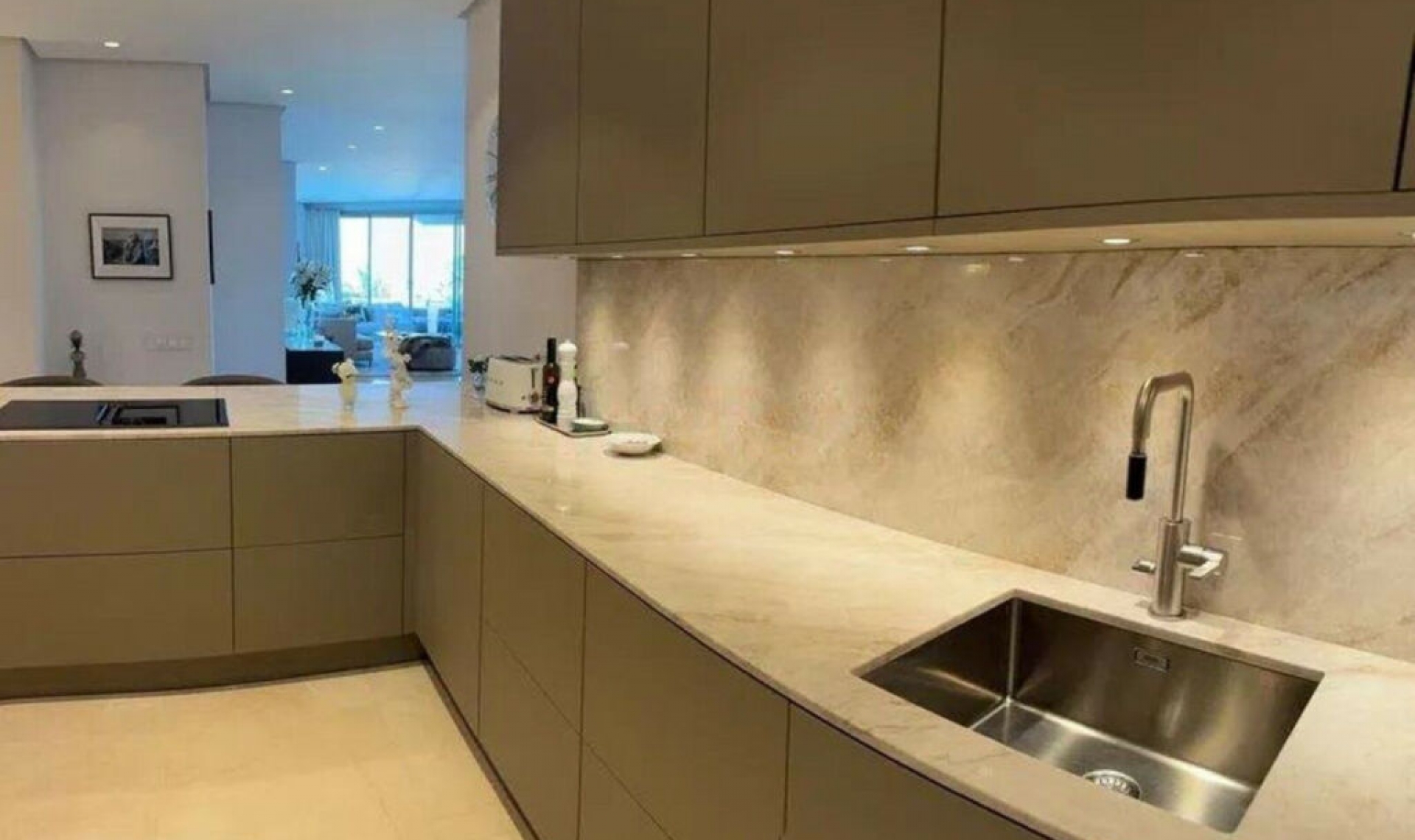 Resale - Apartment -
The Golden Mile