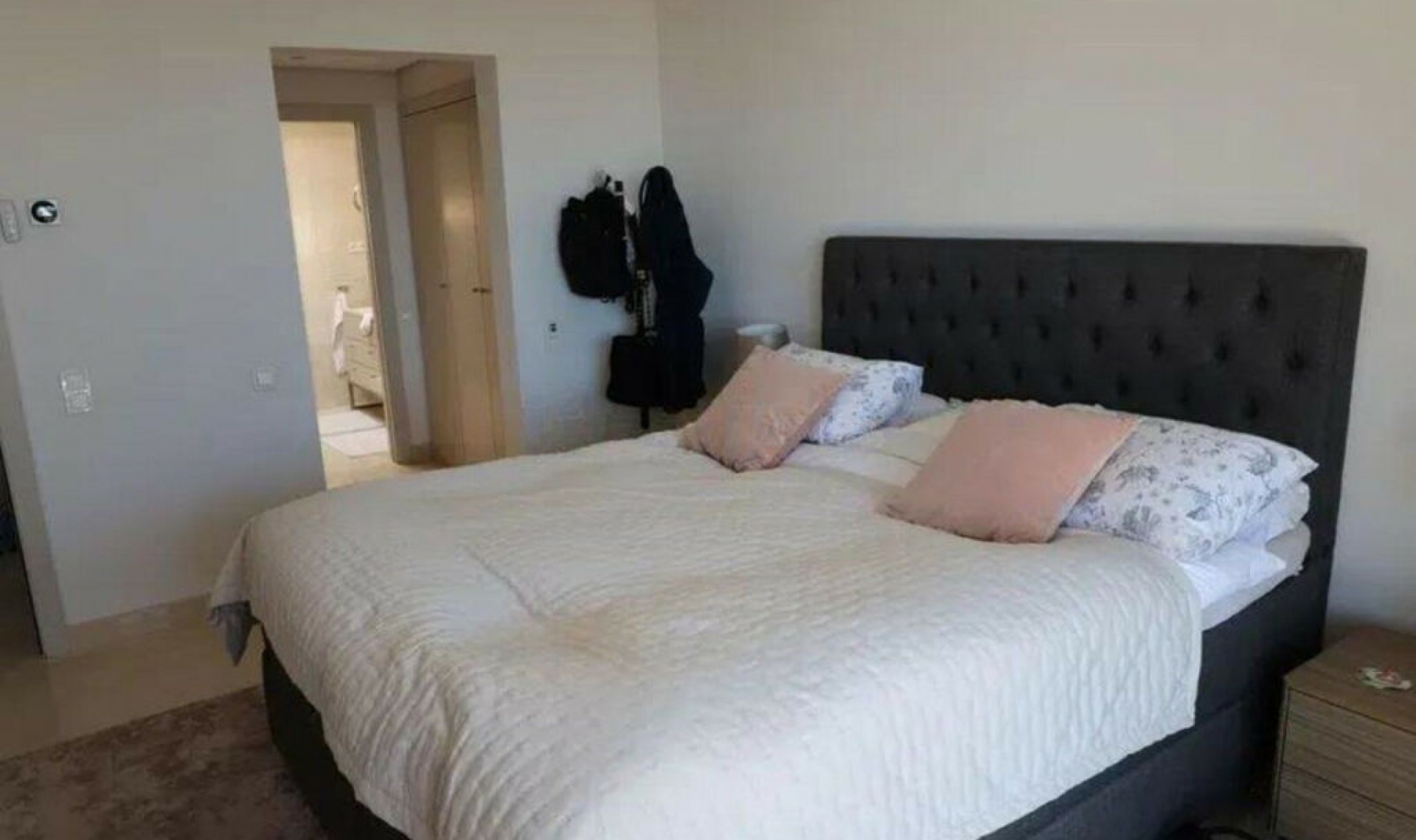 Resale - Apartment -
The Golden Mile