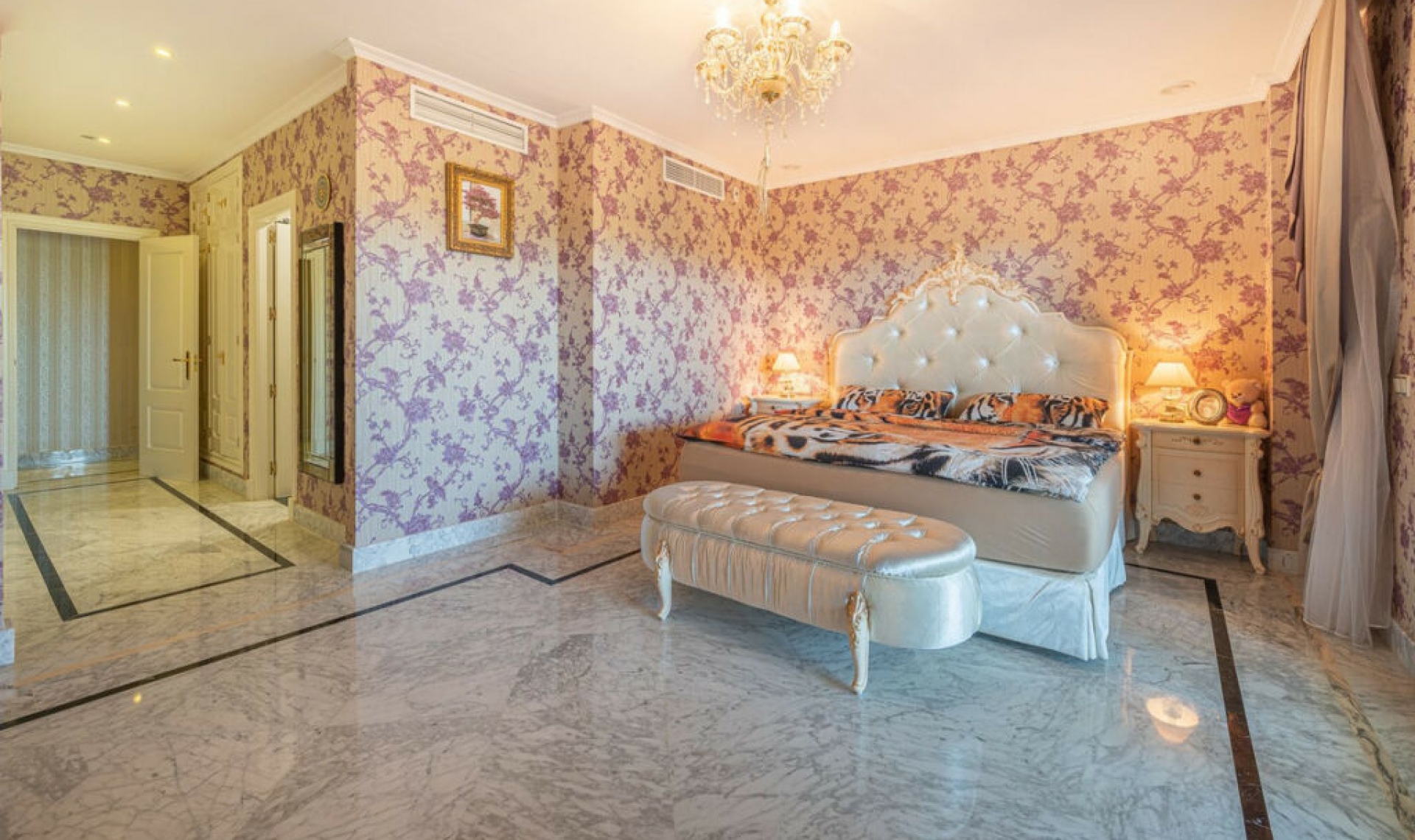 Resale - Apartment -
The Golden Mile