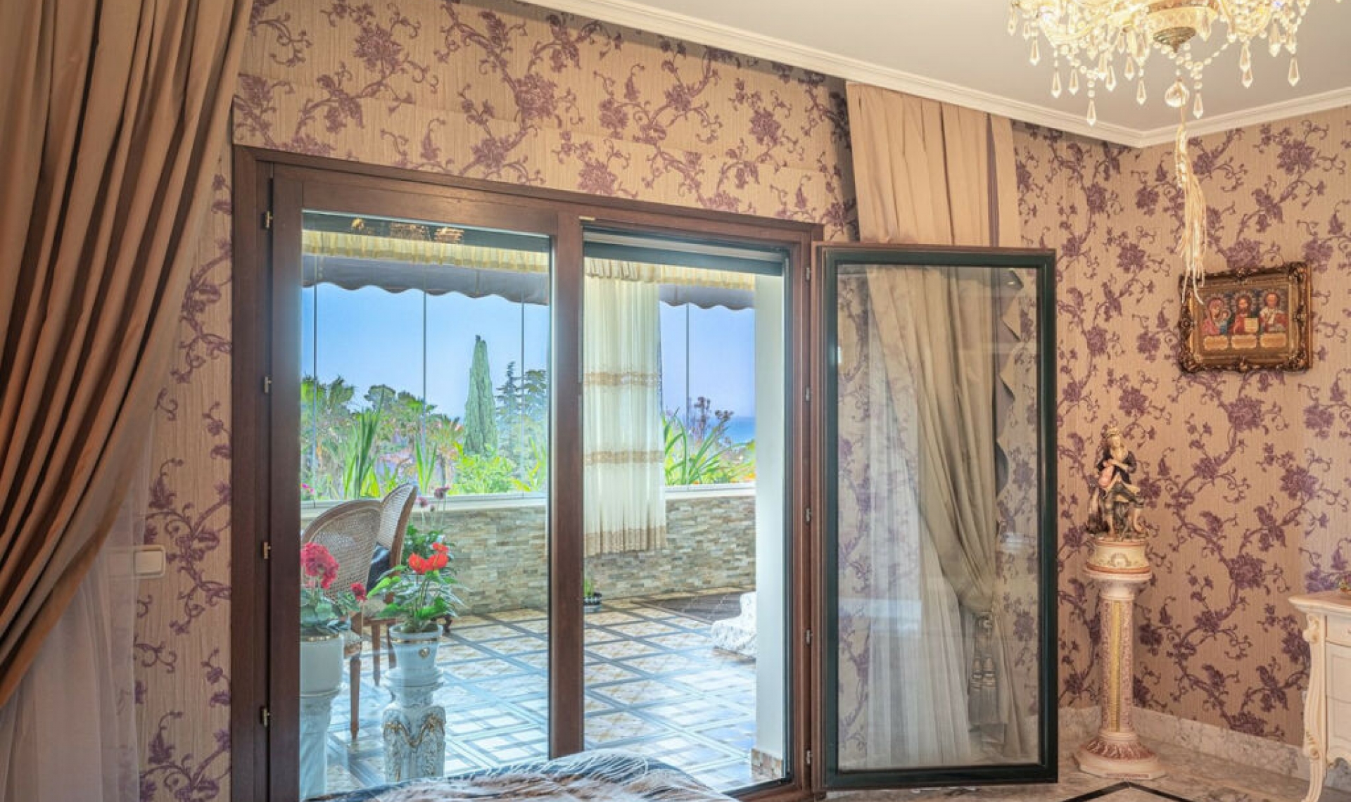Resale - Apartment -
The Golden Mile
