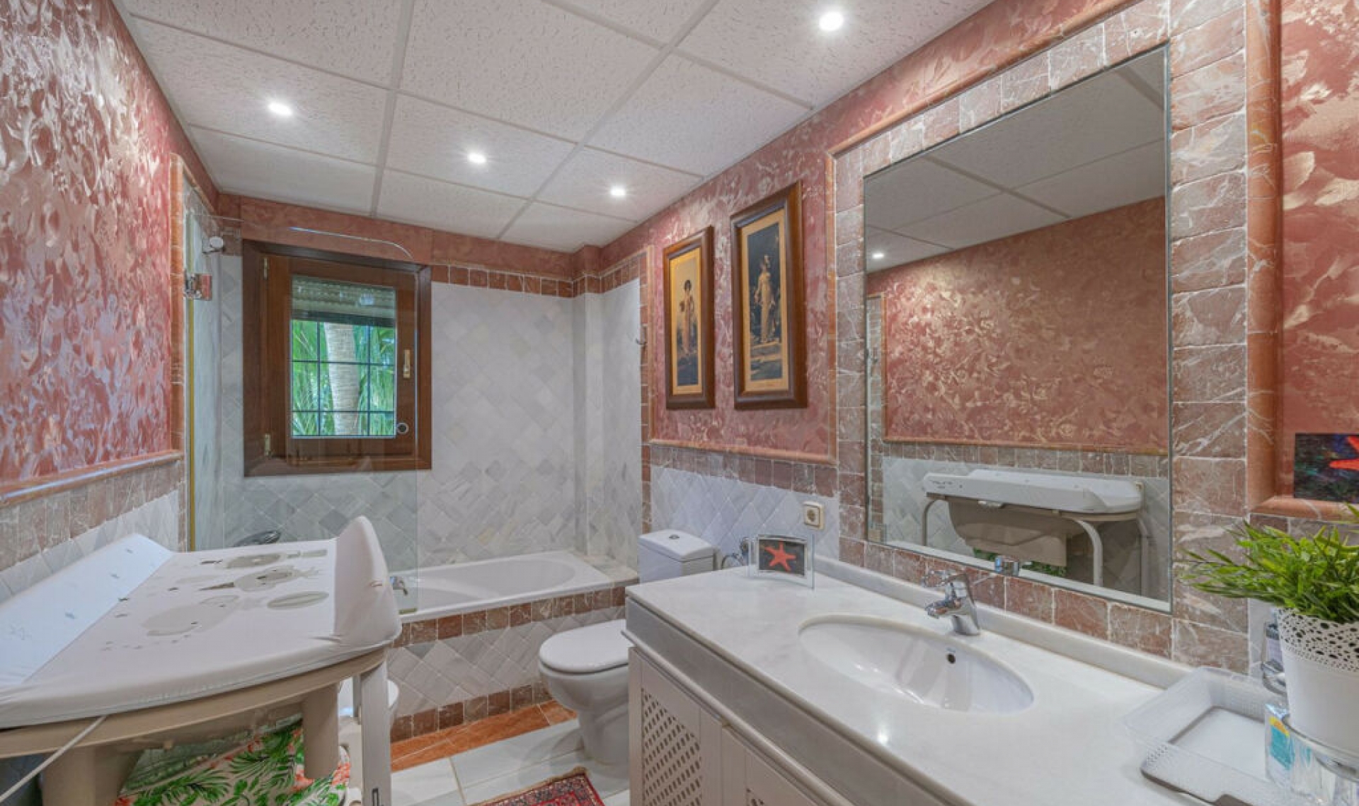 Resale - Apartment -
The Golden Mile