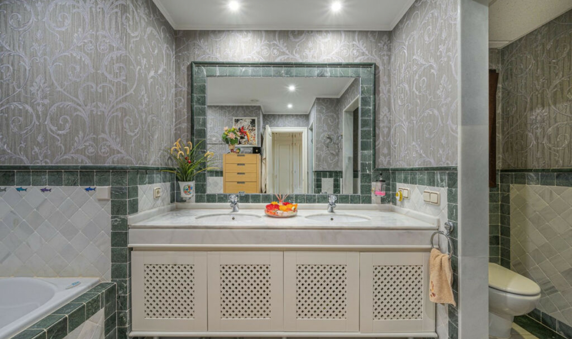 Resale - Apartment -
The Golden Mile