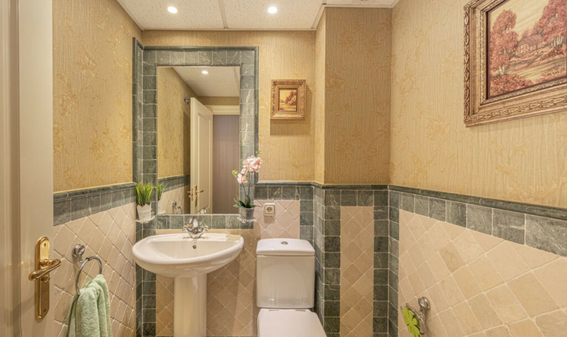 Resale - Apartment -
The Golden Mile