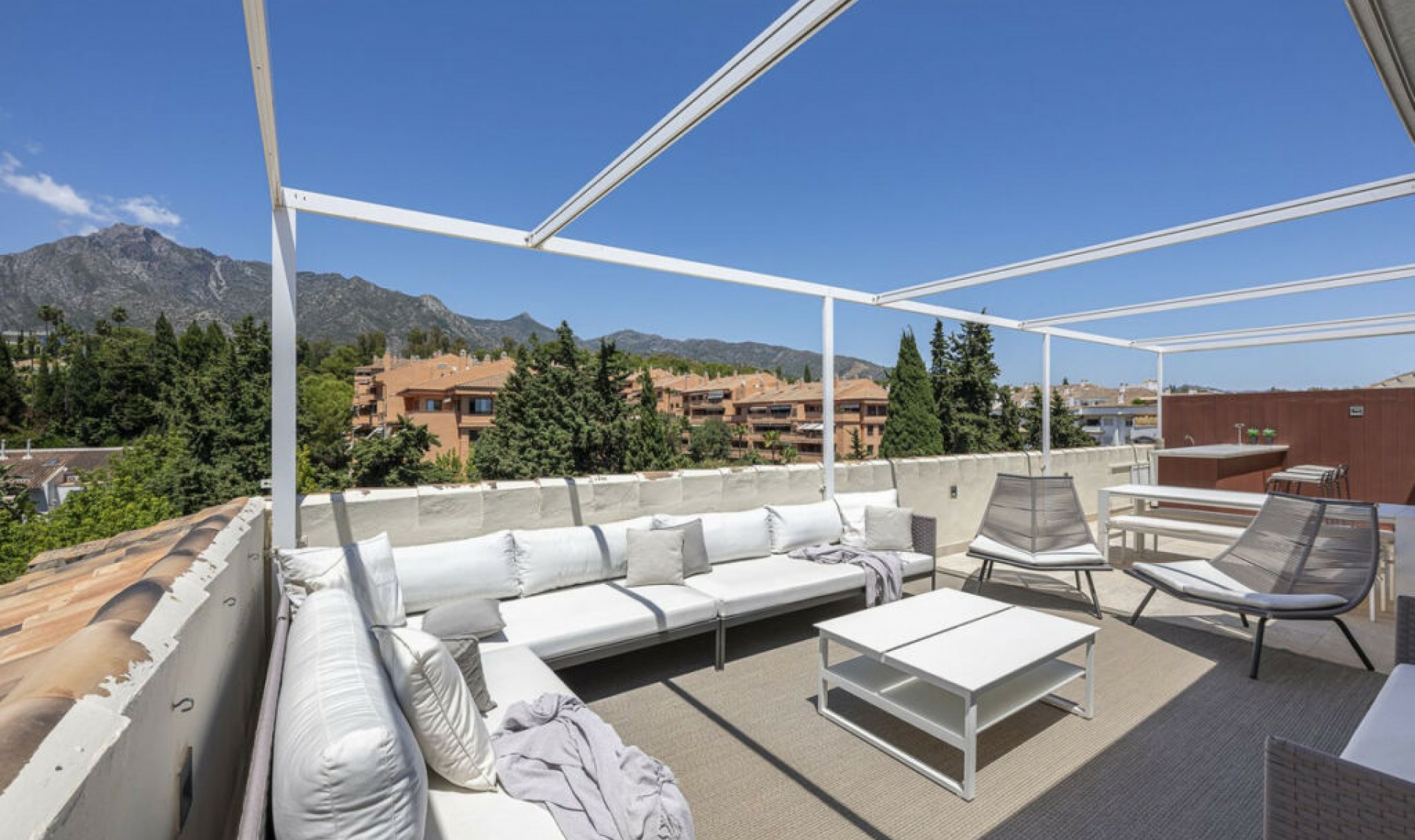 Resale - Apartment -
The Golden Mile