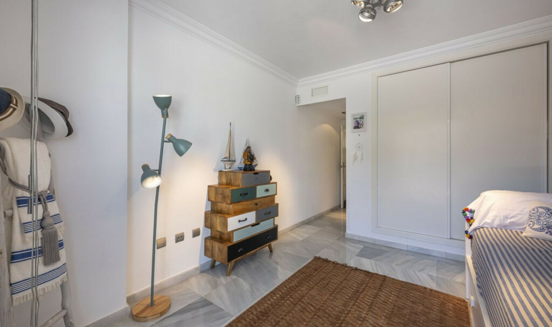 Resale - Apartment -
The Golden Mile