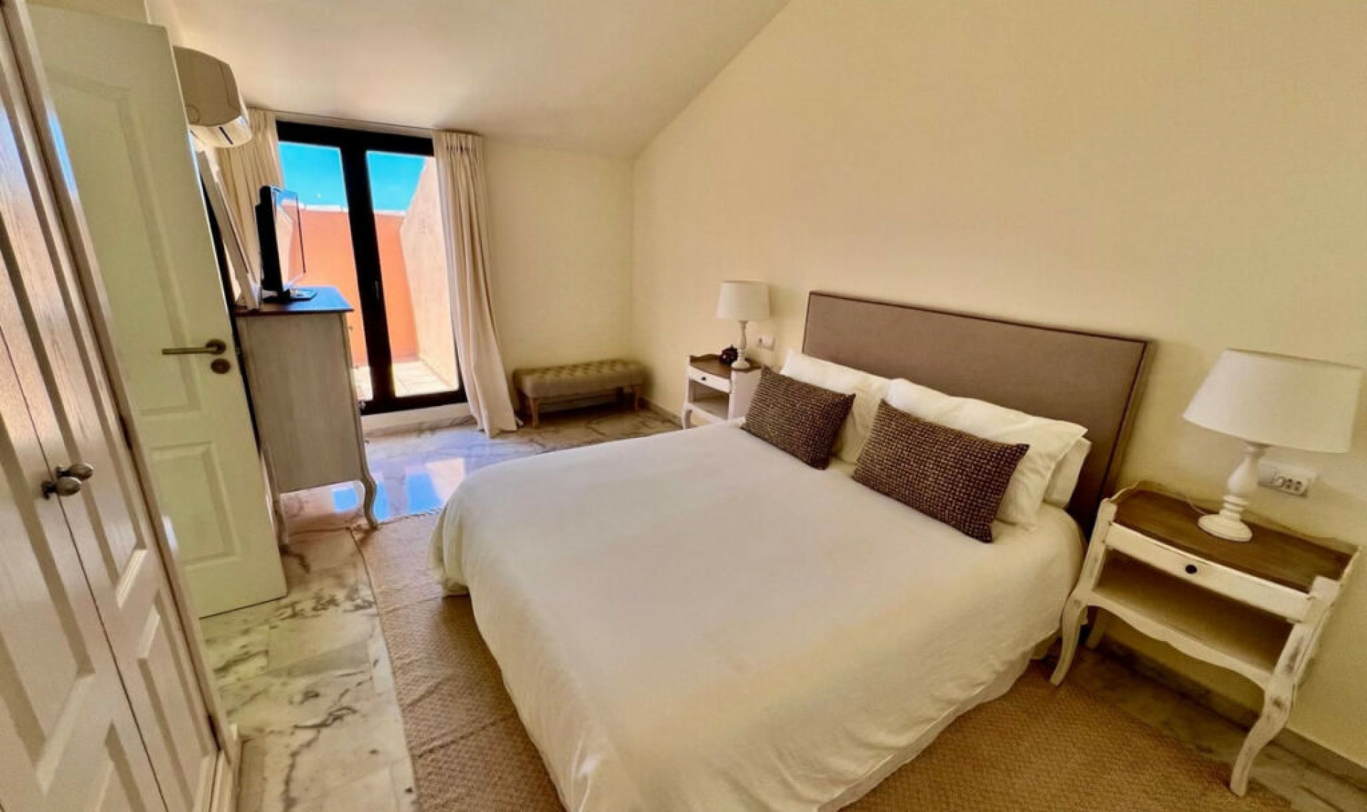 Resale - Apartment -
The Golden Mile