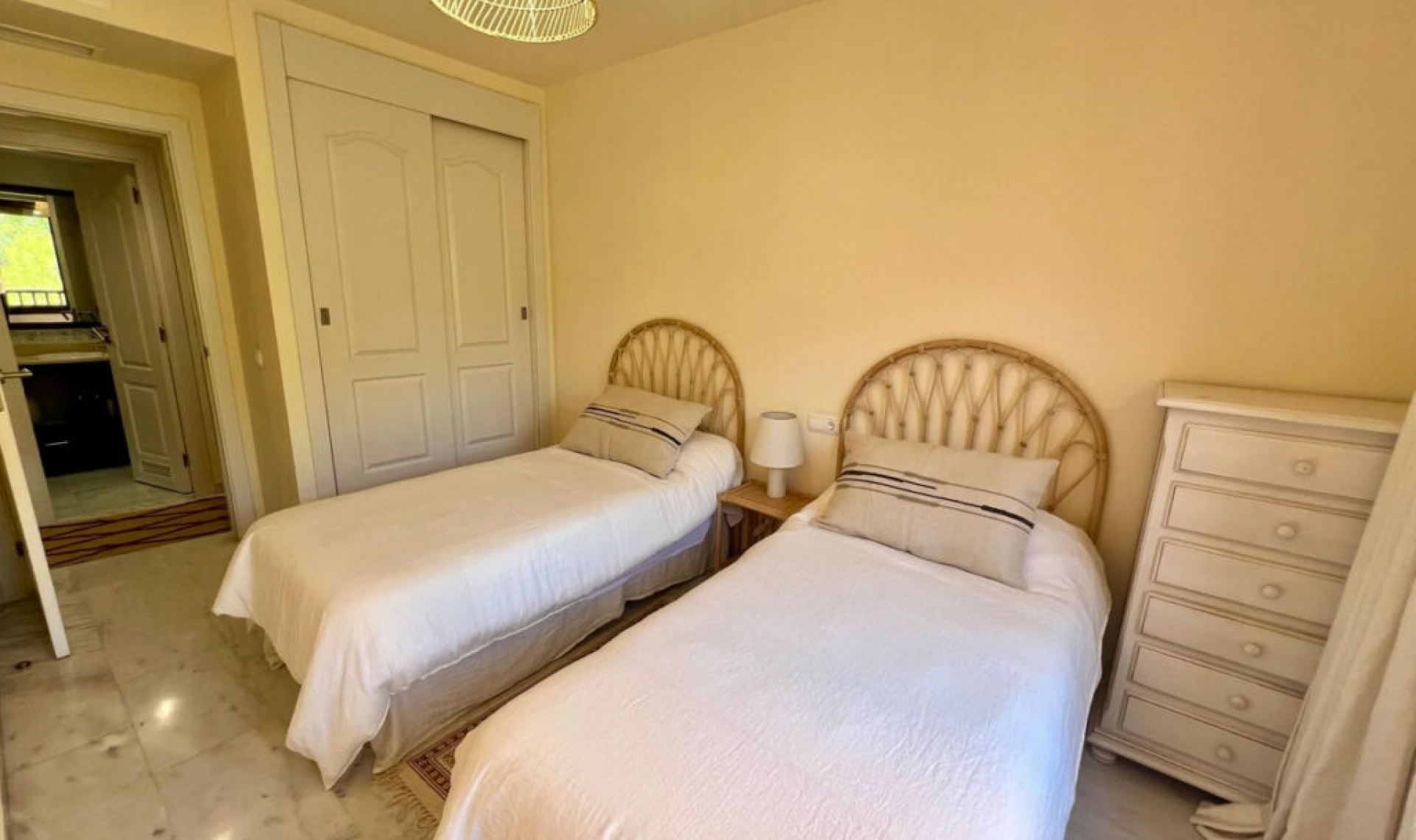 Resale - Apartment -
The Golden Mile