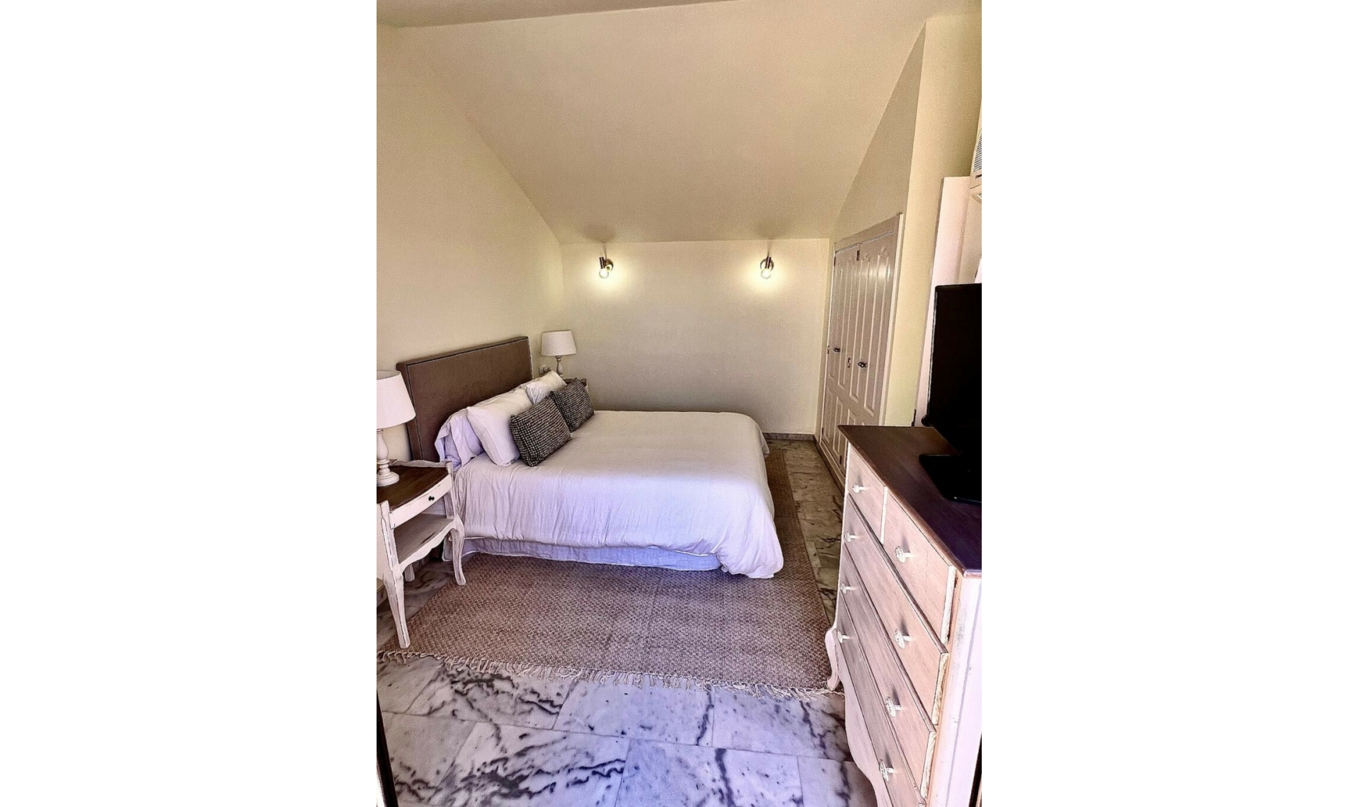 Resale - Apartment -
The Golden Mile