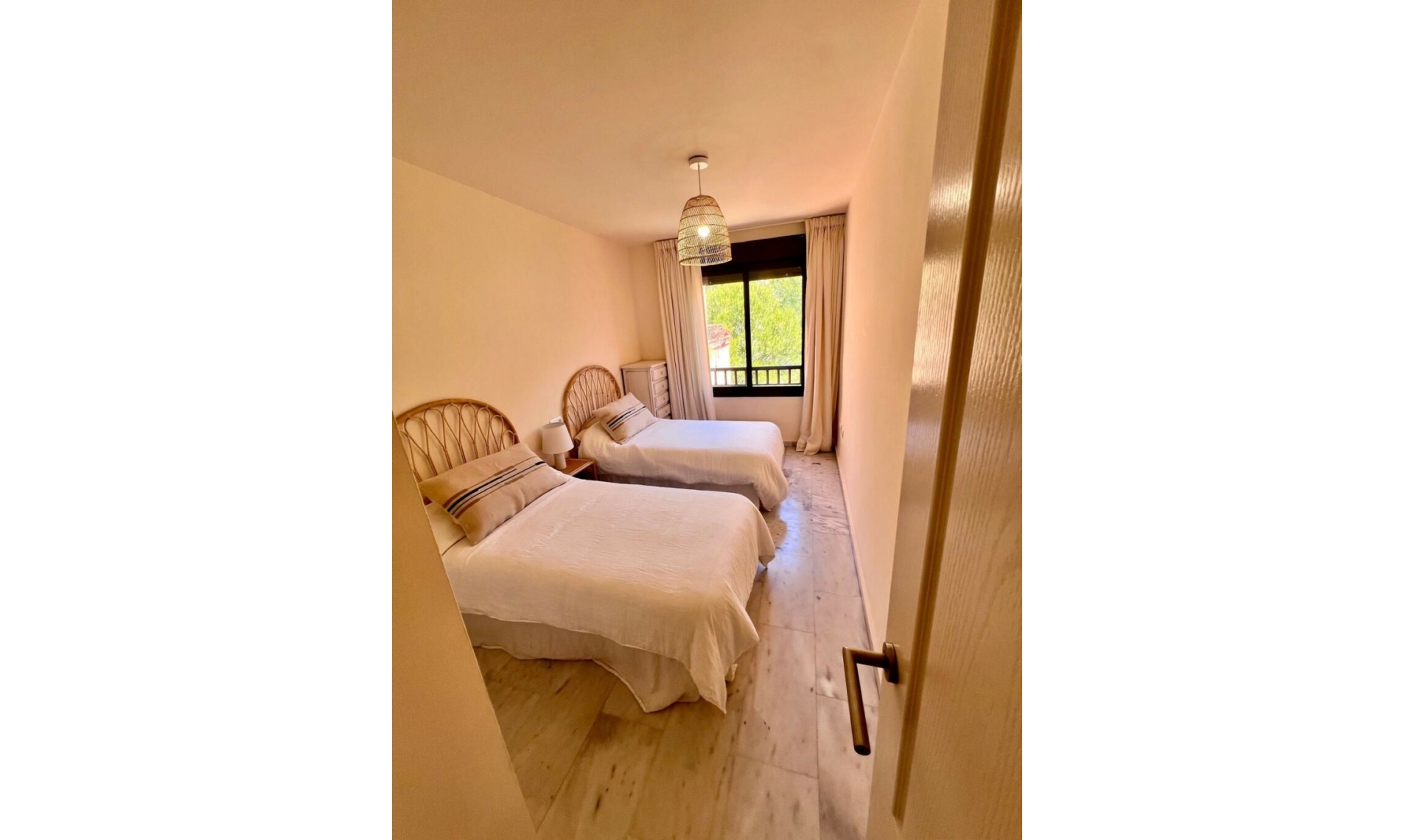 Resale - Apartment -
The Golden Mile