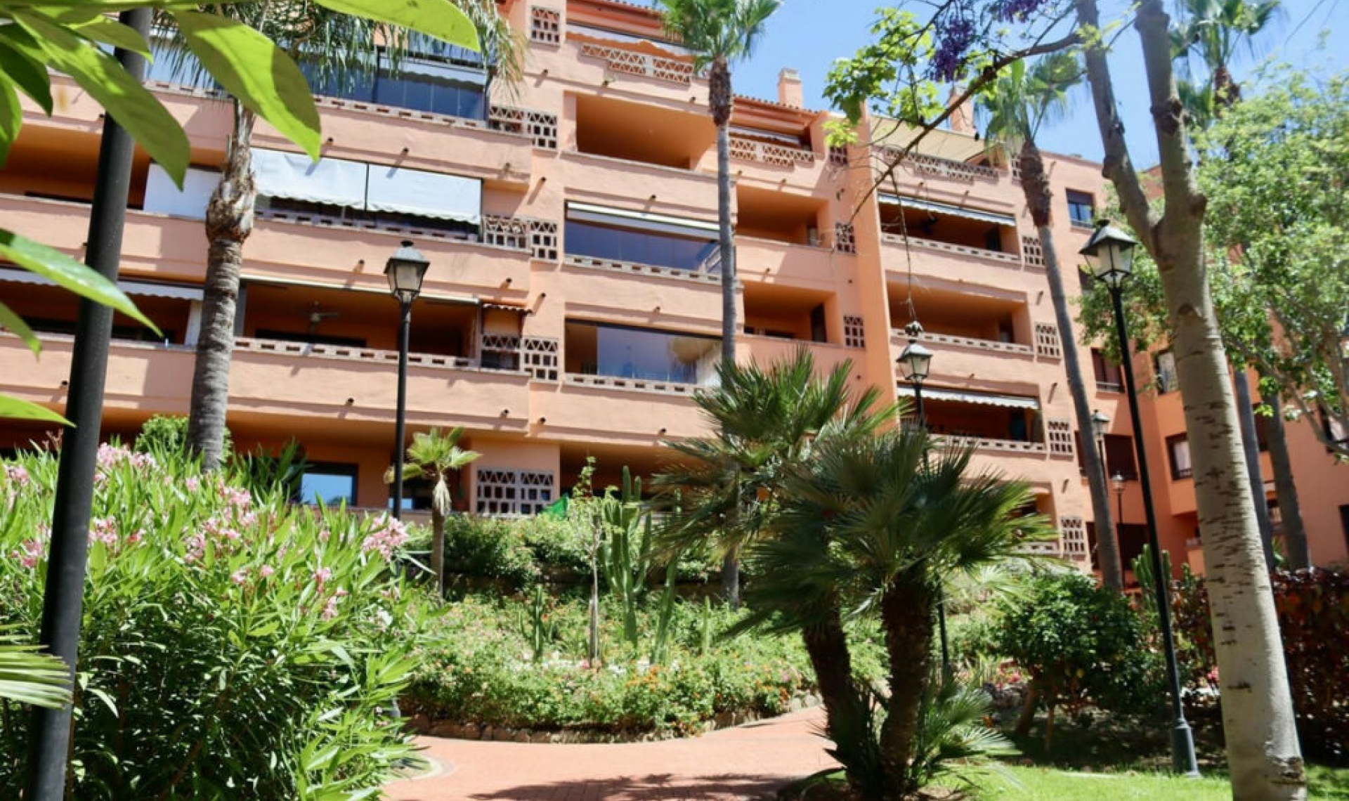 Resale - Apartment -
The Golden Mile