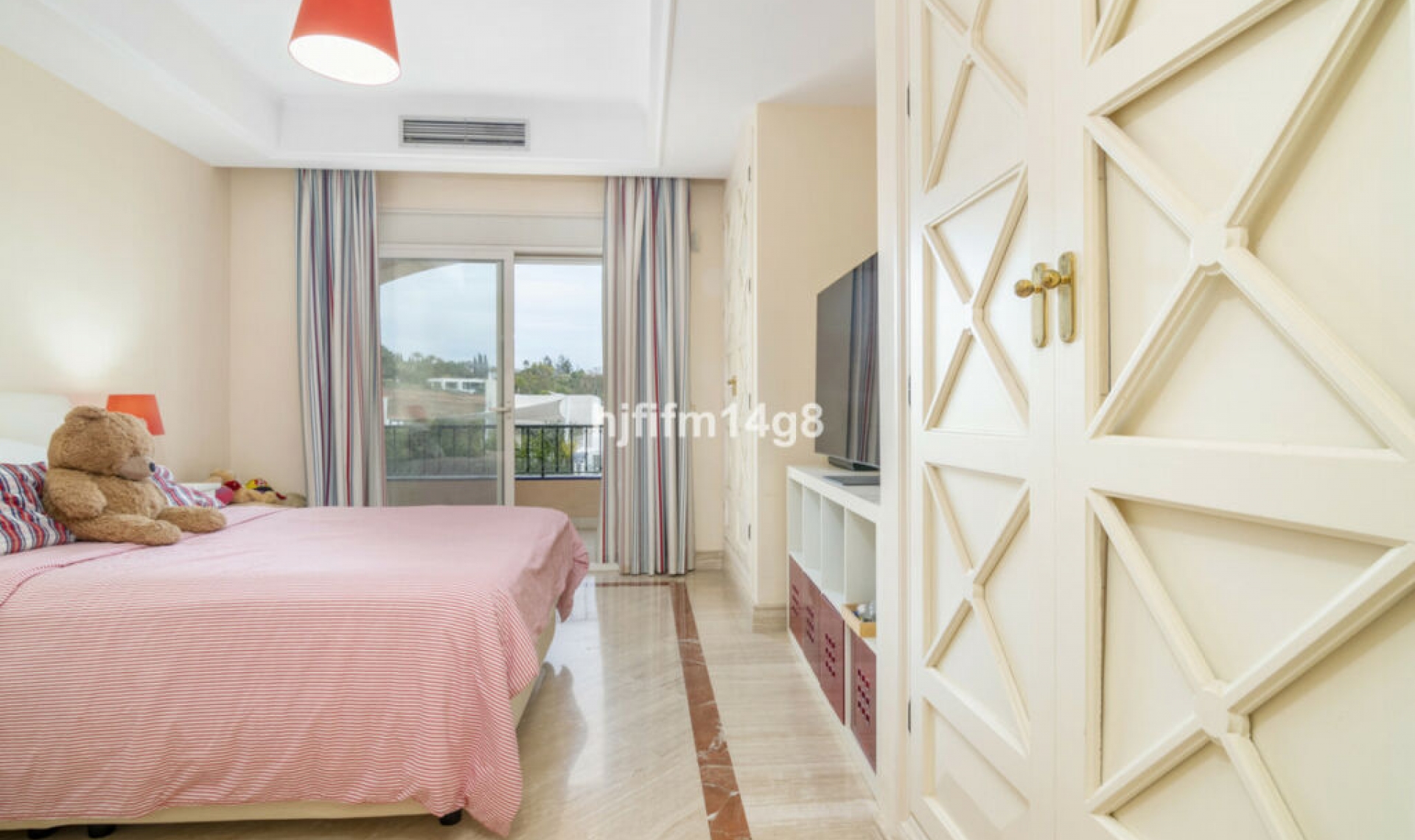 Resale - Apartment -
The Golden Mile
