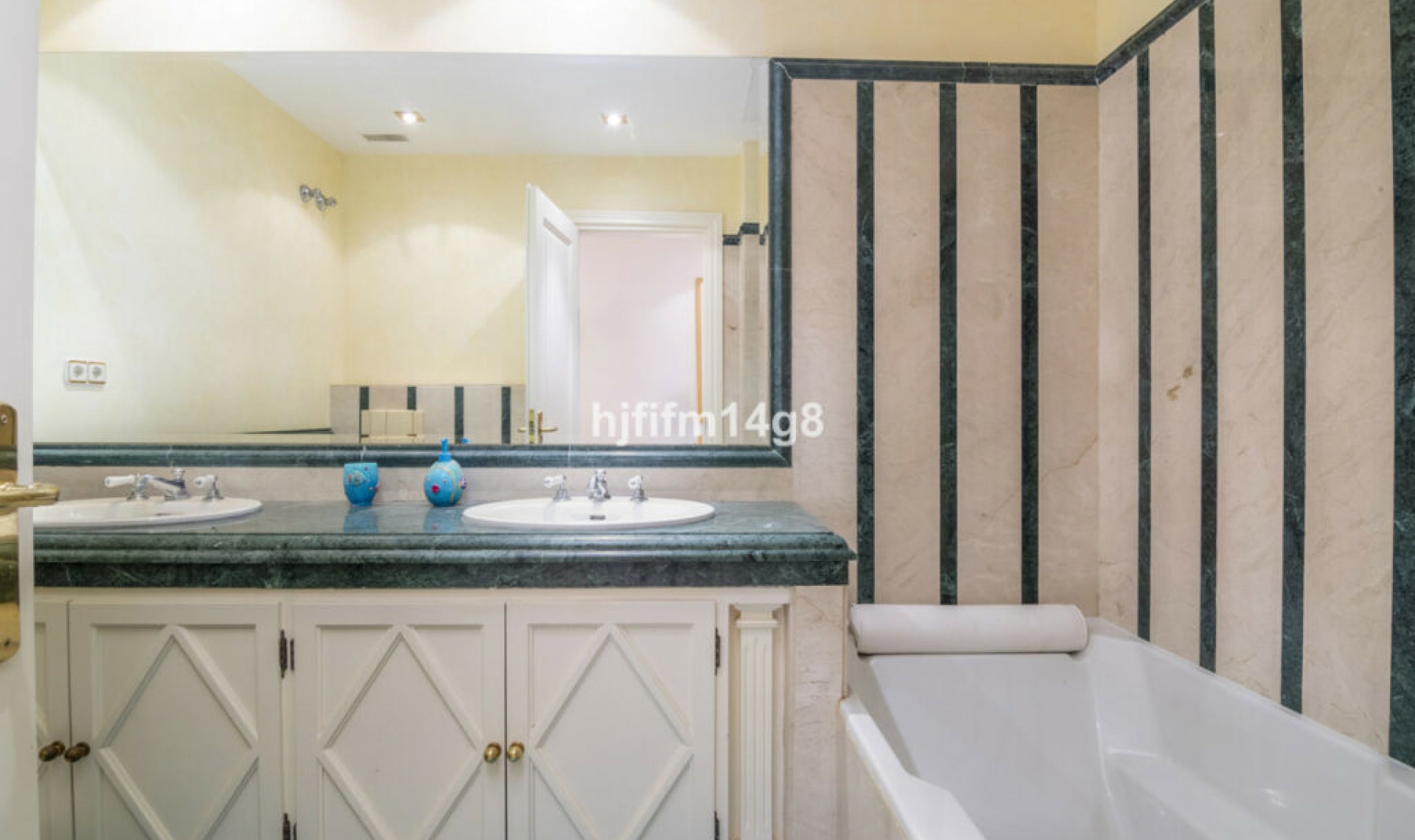 Resale - Apartment -
The Golden Mile