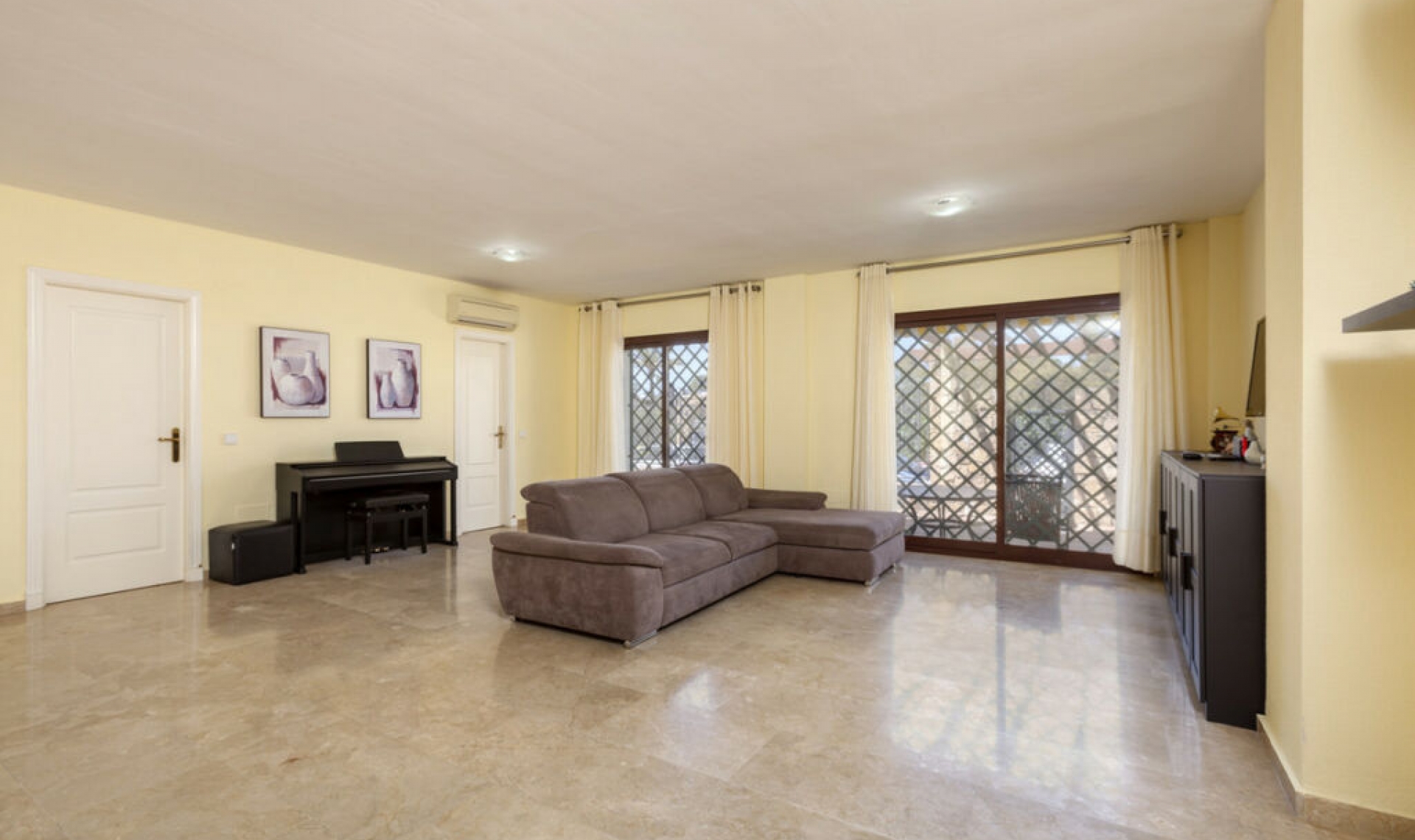 Resale - Apartment -
The Golden Mile