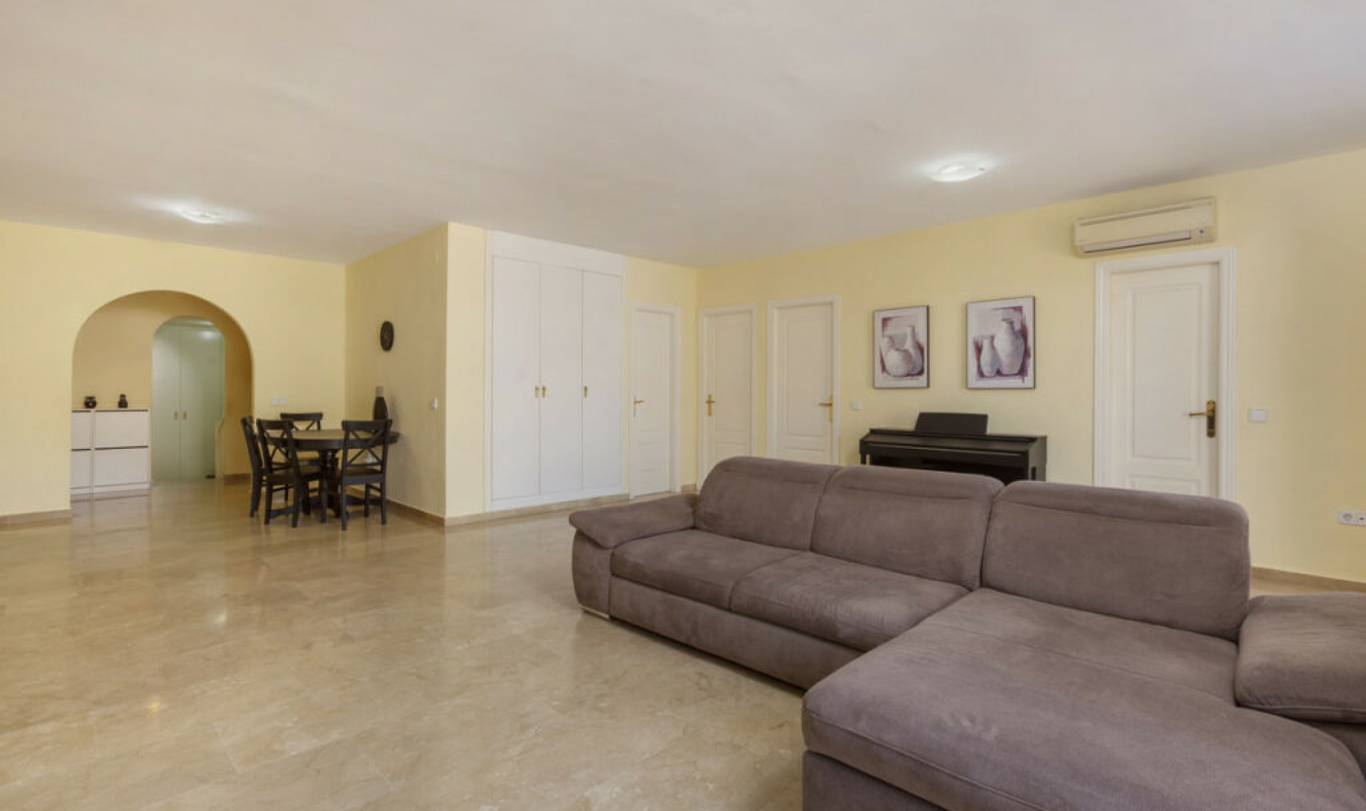Resale - Apartment -
The Golden Mile