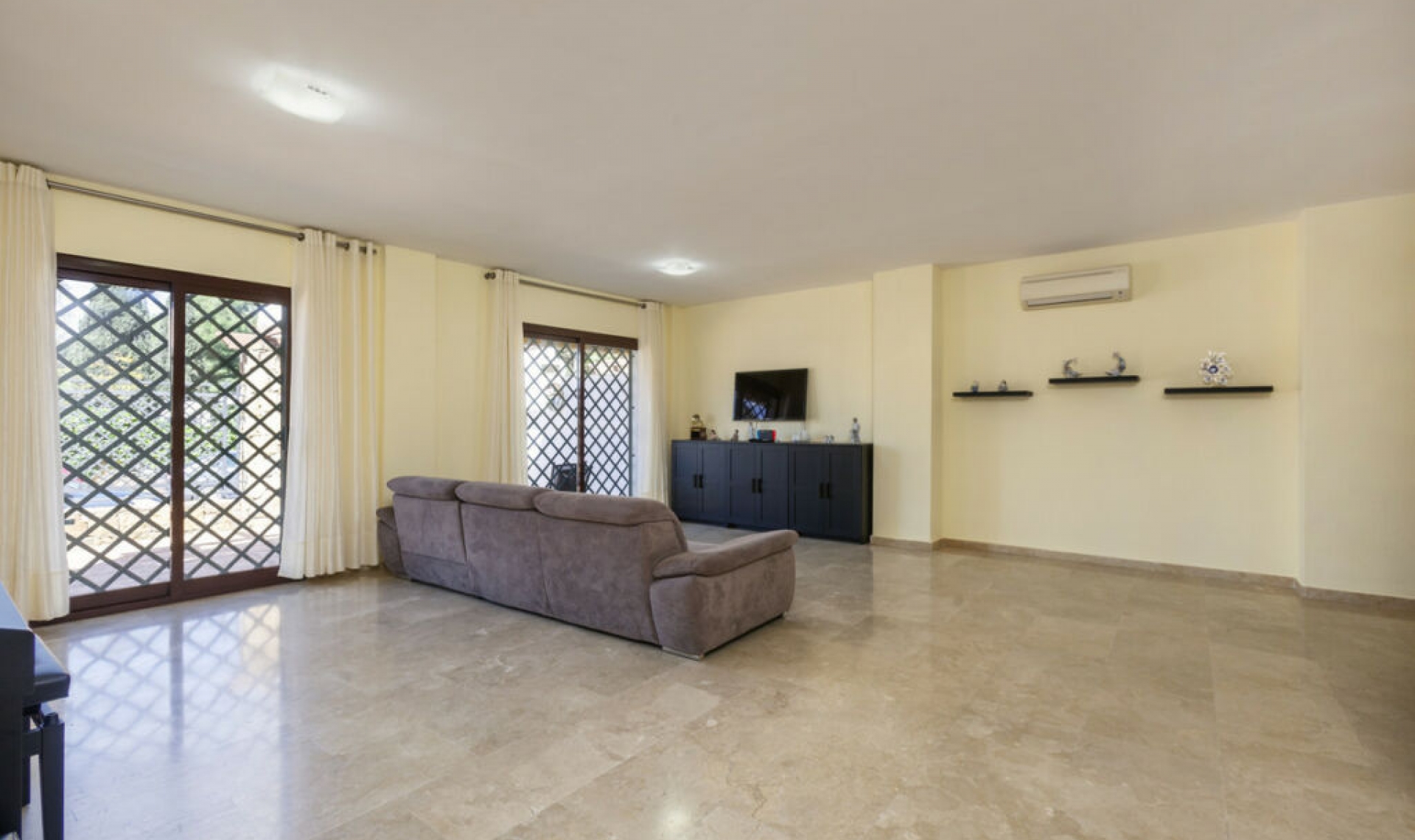 Resale - Apartment -
The Golden Mile