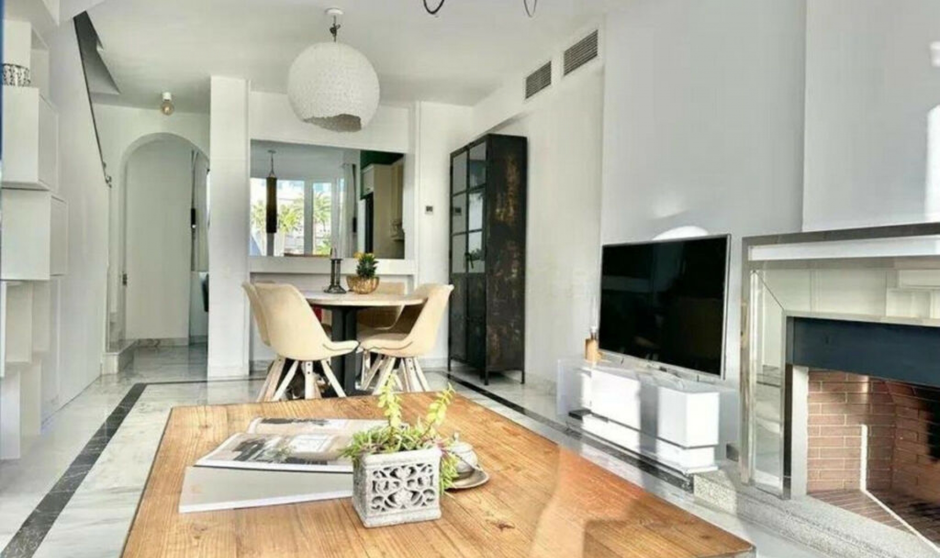 Resale - Apartment -
The Golden Mile
