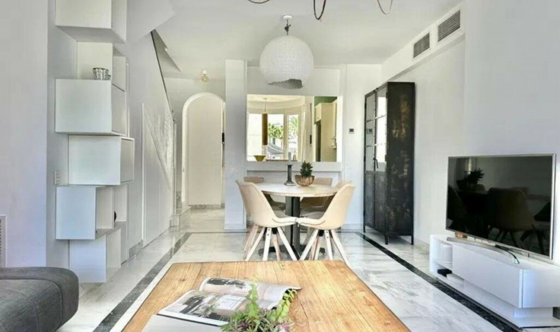 Resale - Apartment -
The Golden Mile