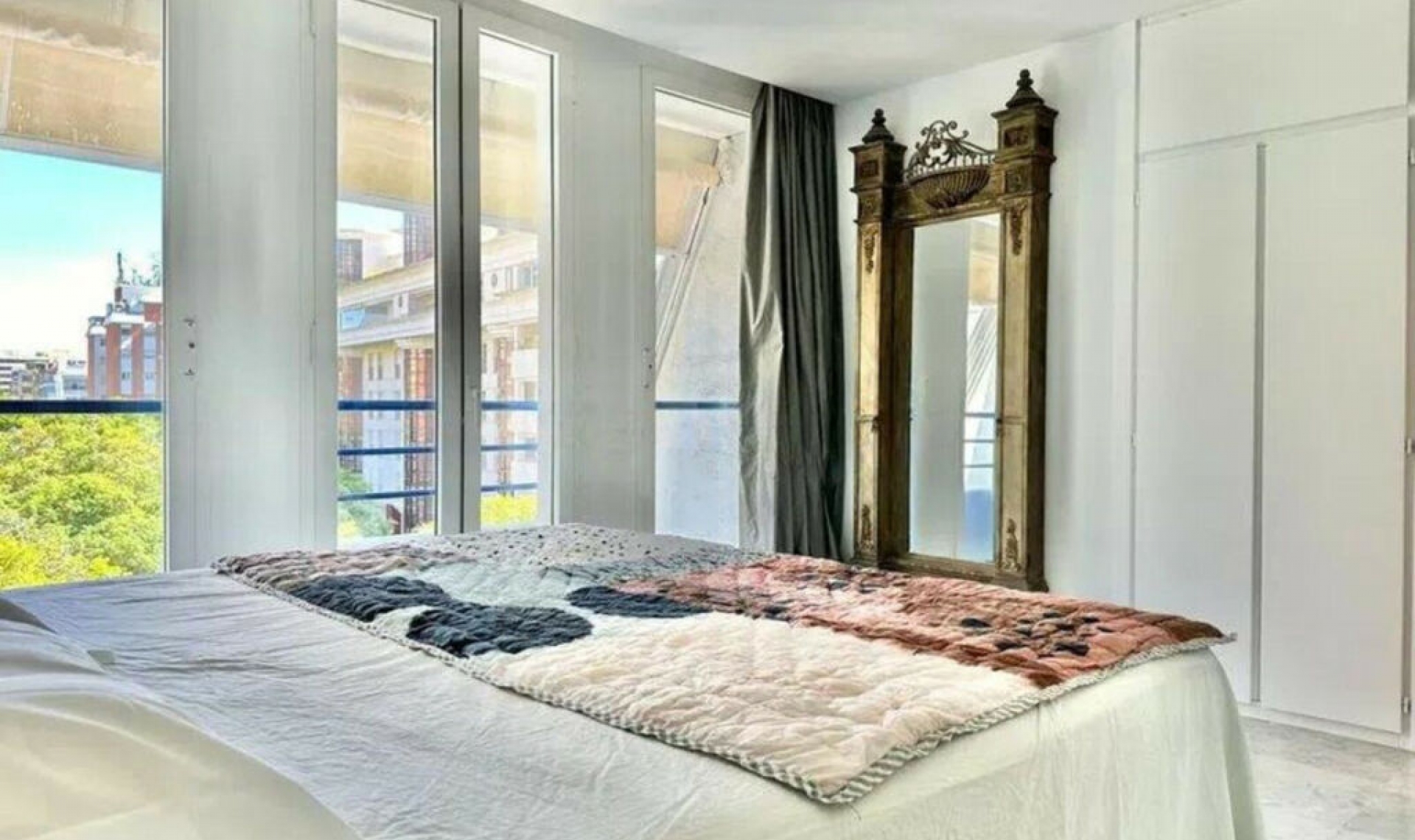 Resale - Apartment -
The Golden Mile