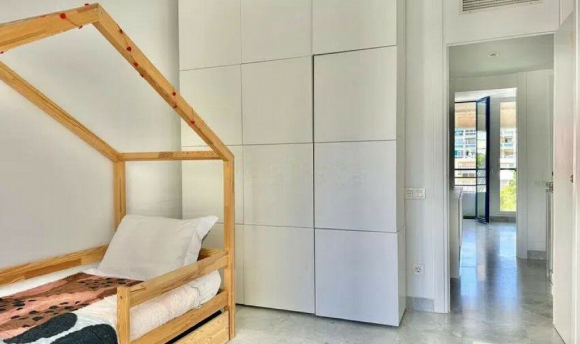 Resale - Apartment -
The Golden Mile