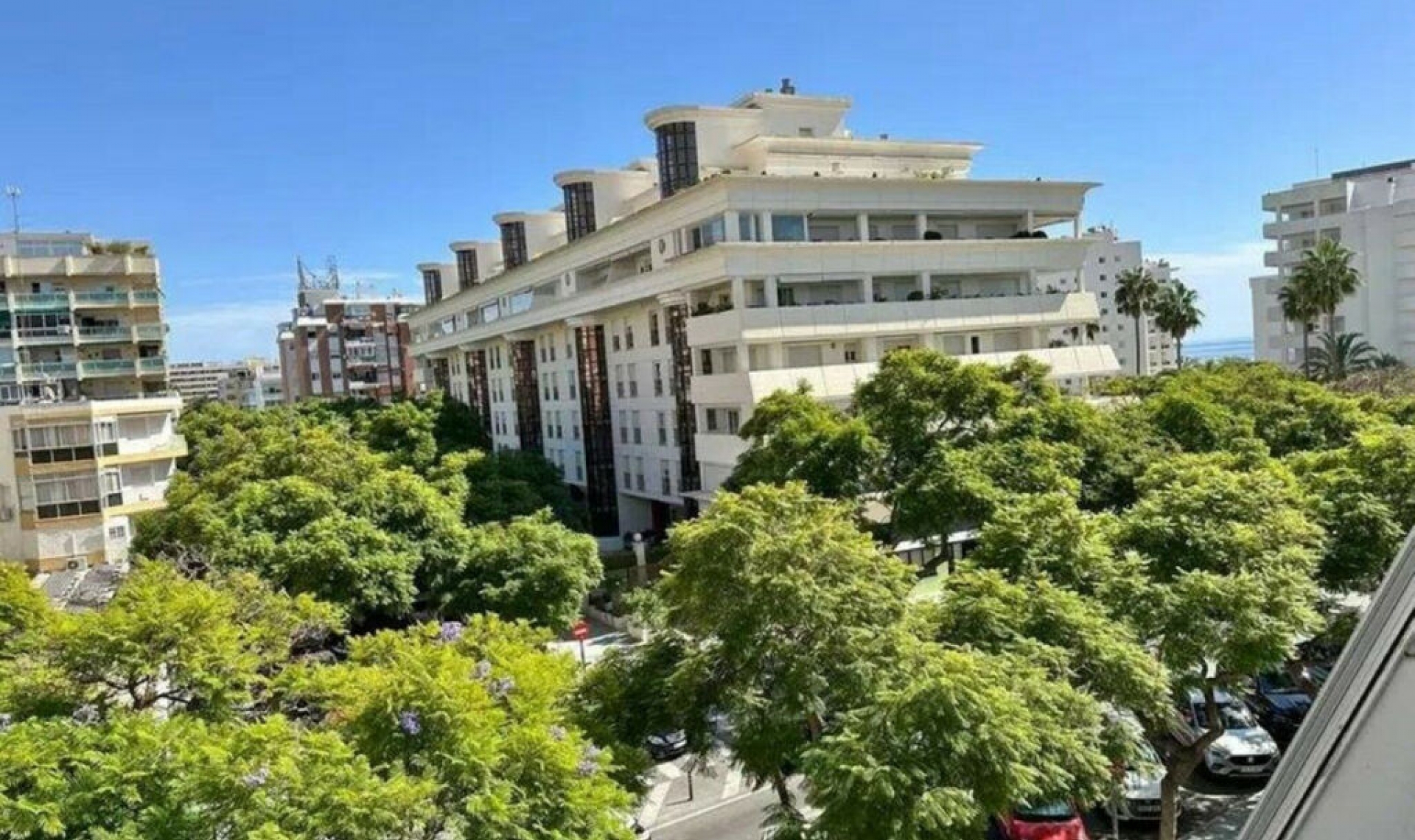 Resale - Apartment -
The Golden Mile