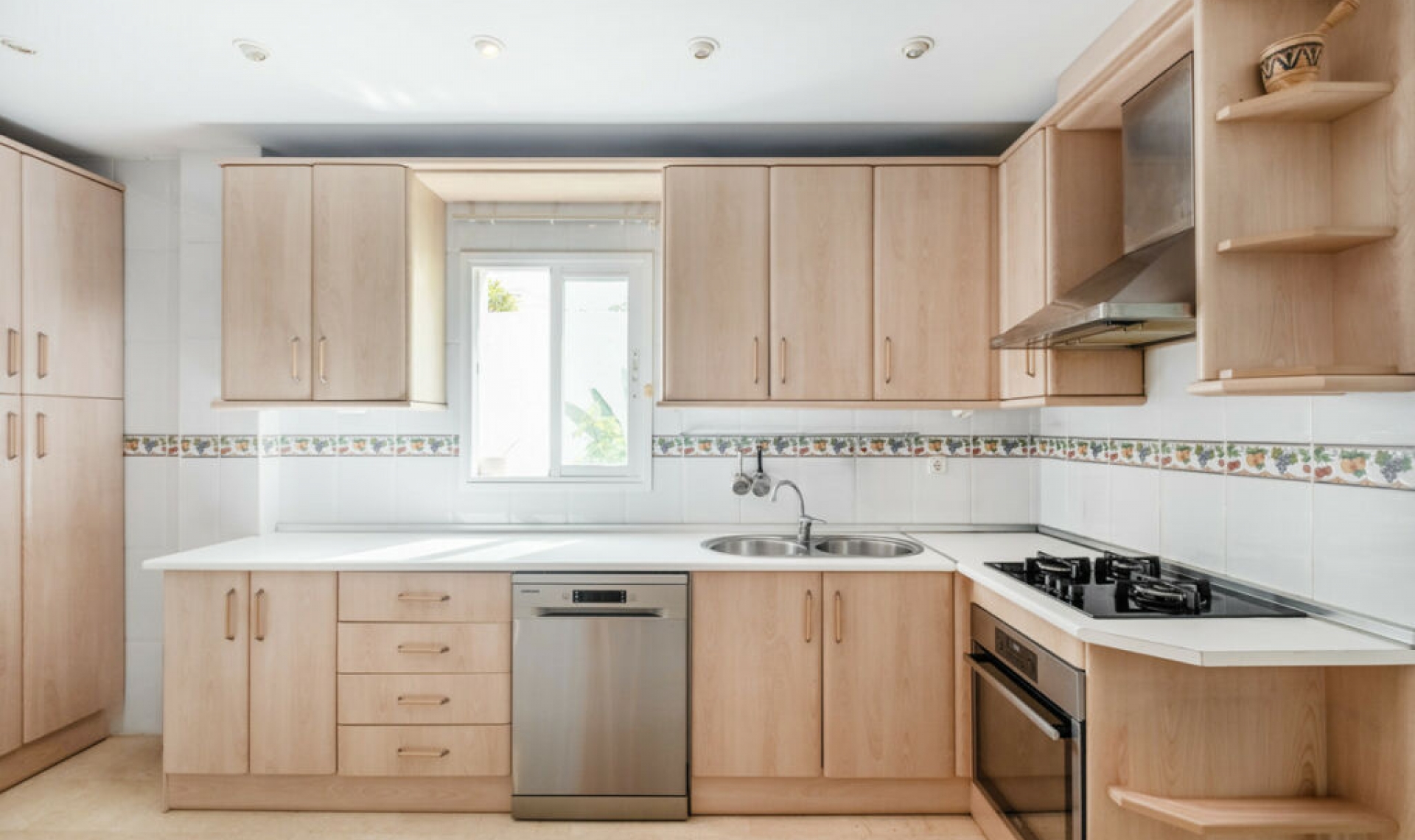 Resale - Apartment -
The Golden Mile