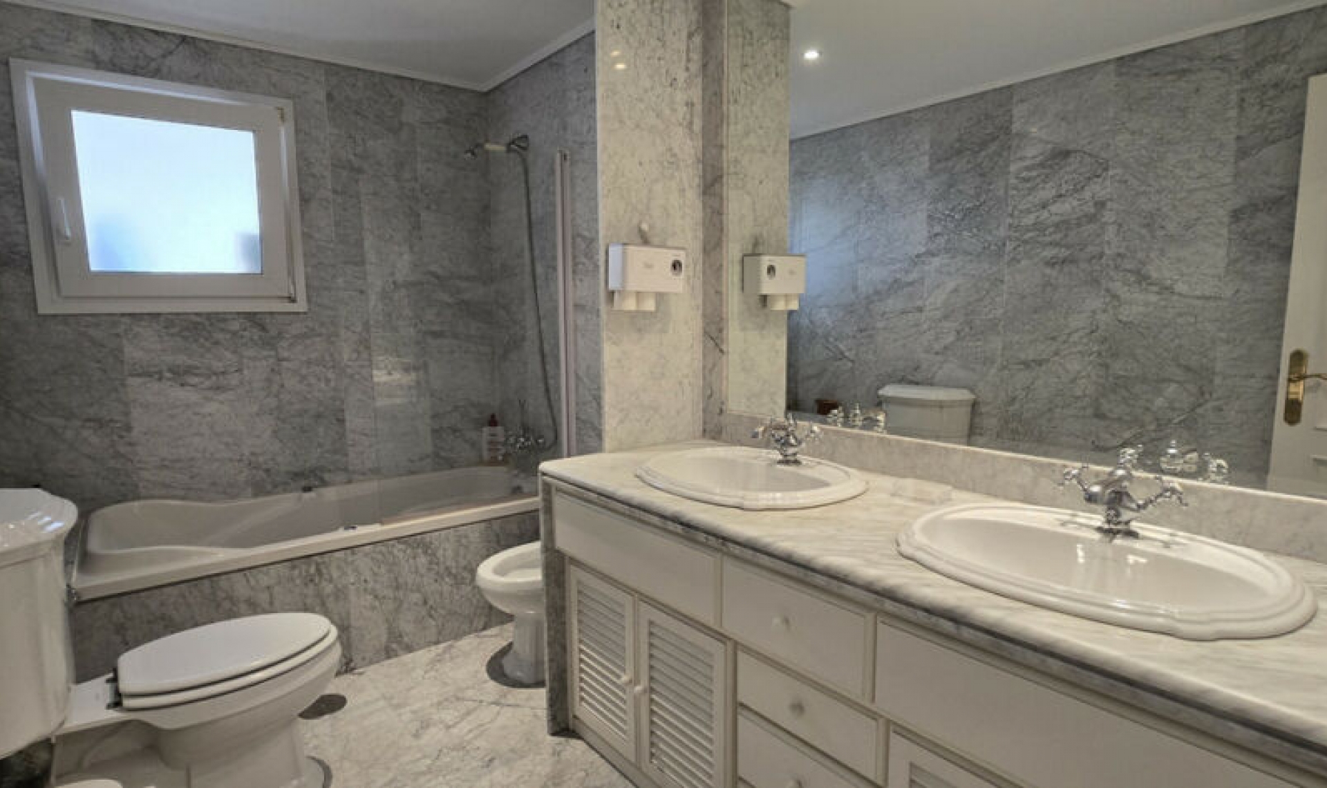 Resale - Apartment -
Torremolinos Centro