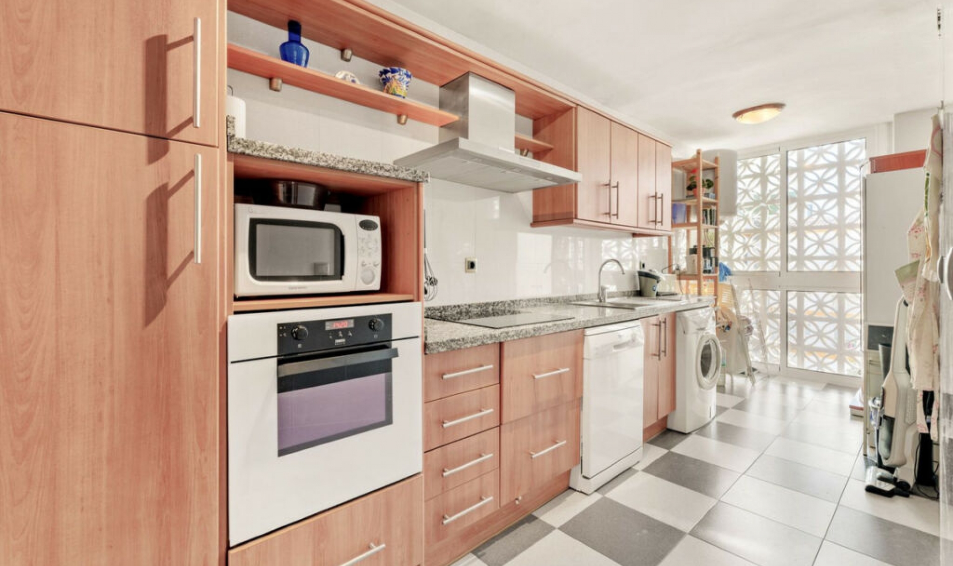 Resale - Apartment -
Torremolinos