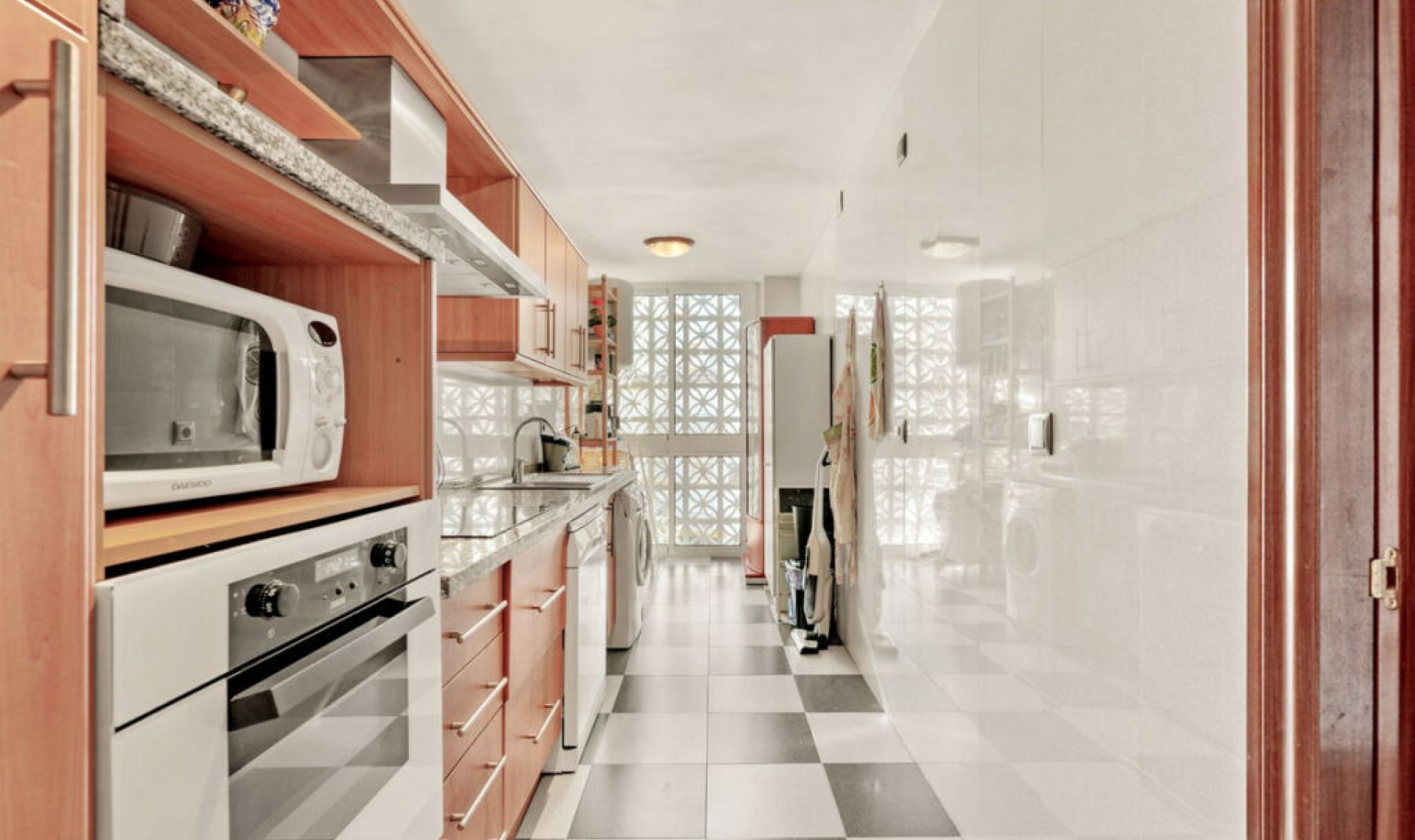 Resale - Apartment -
Torremolinos