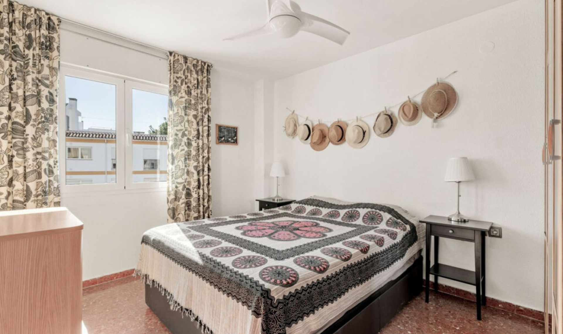 Resale - Apartment -
Torremolinos