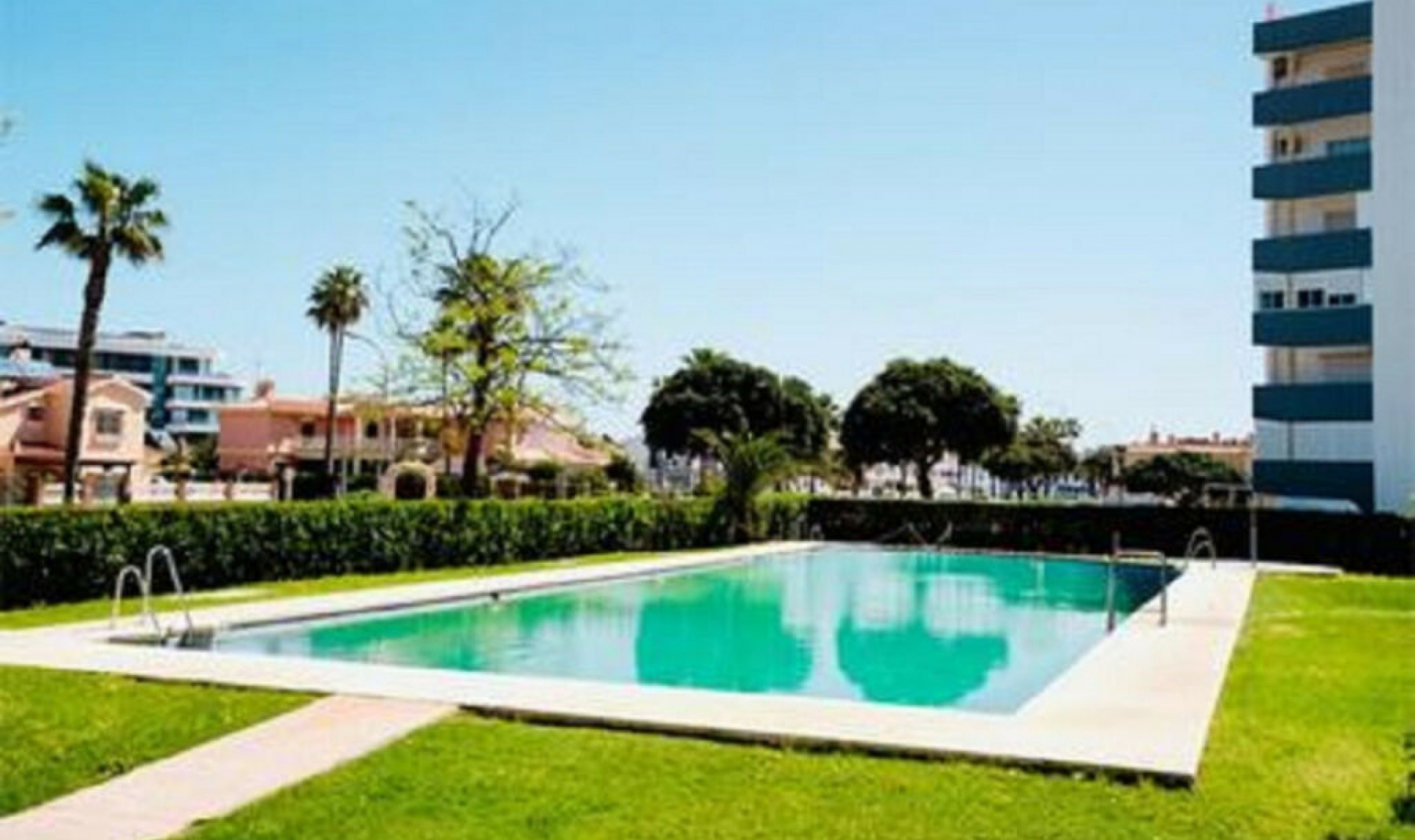 Resale - Apartment -
Torremolinos