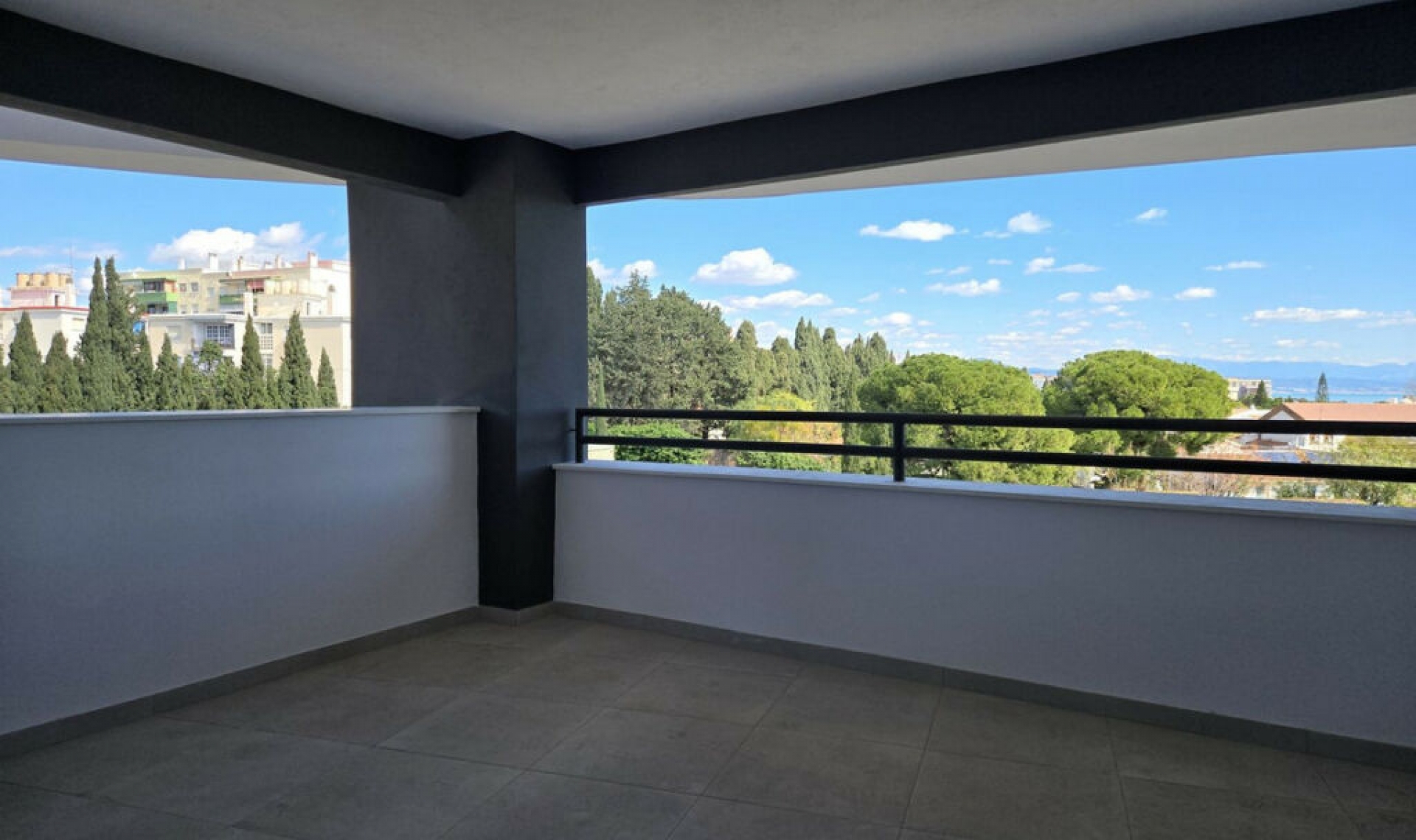 Resale - Apartment -
Torremolinos