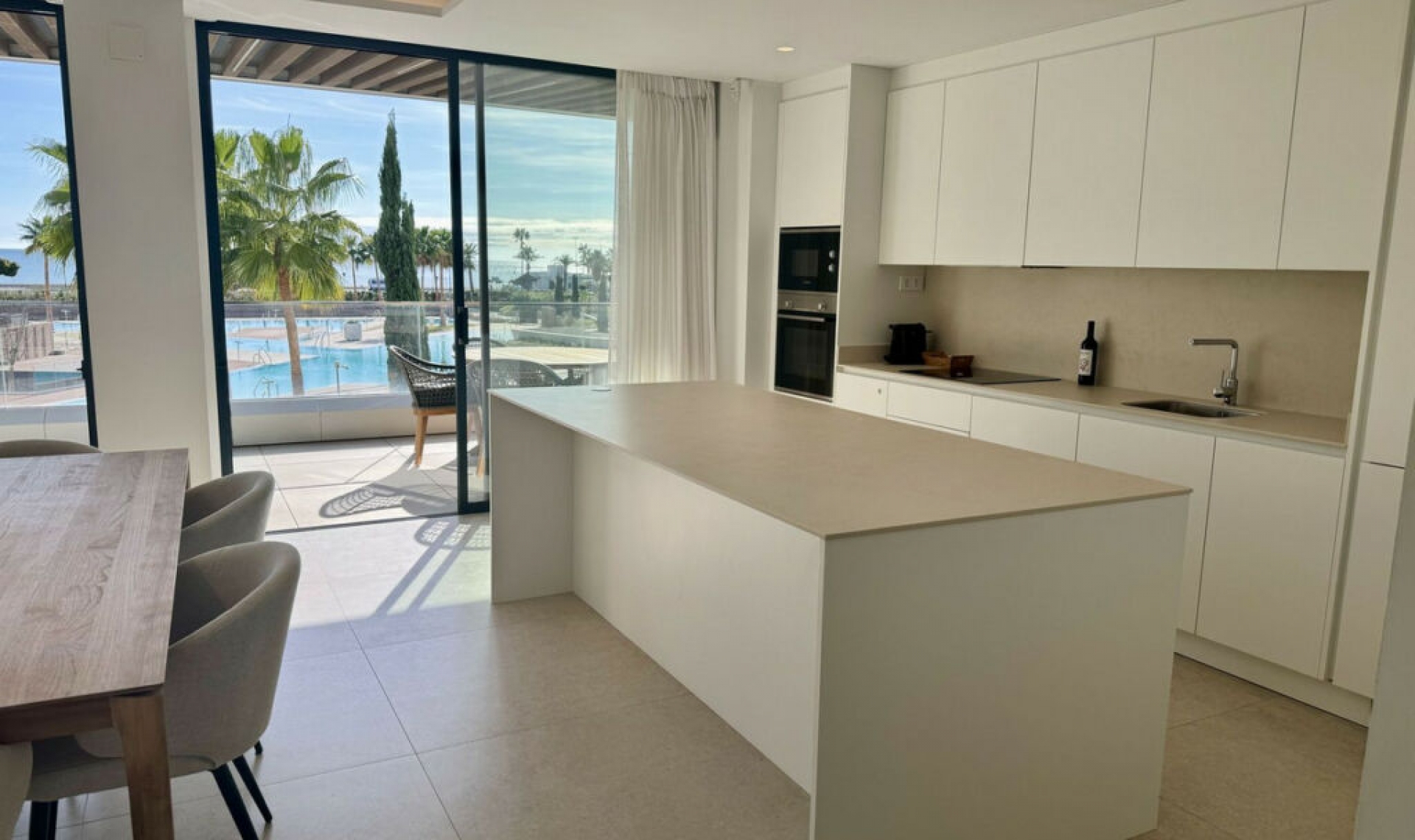 Resale - Apartment -
Torremolinos