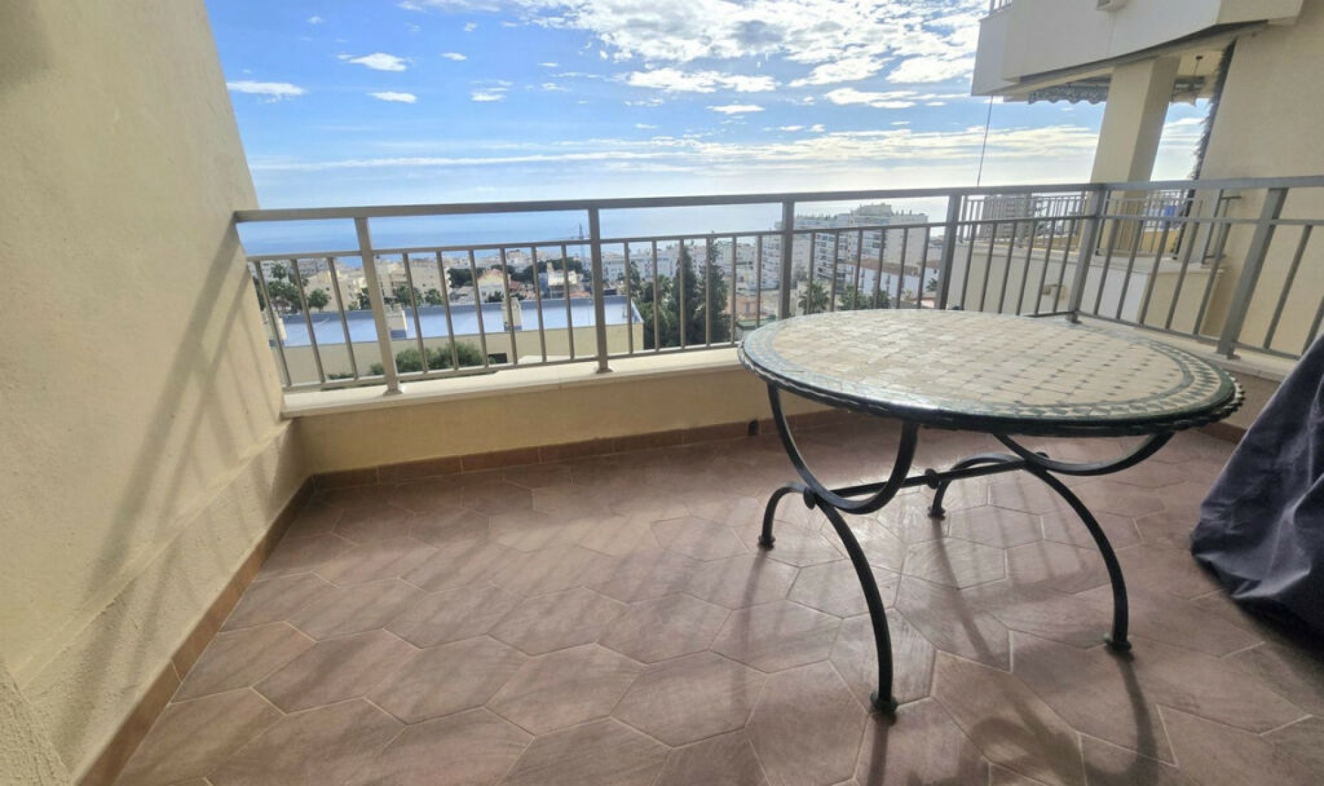 Resale - Apartment -
Torremolinos