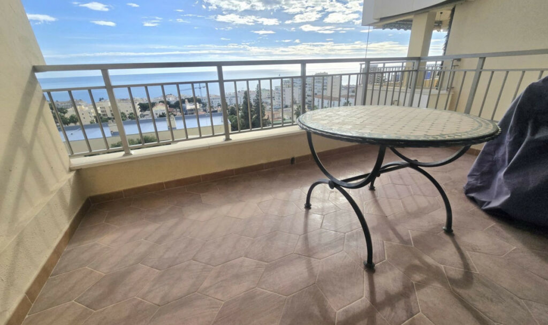 Resale - Apartment -
Torremolinos