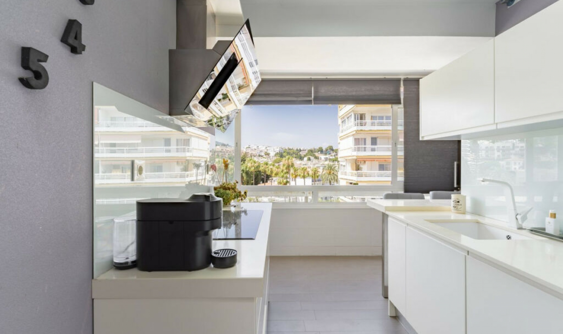 Resale - Apartment -
Torremolinos
