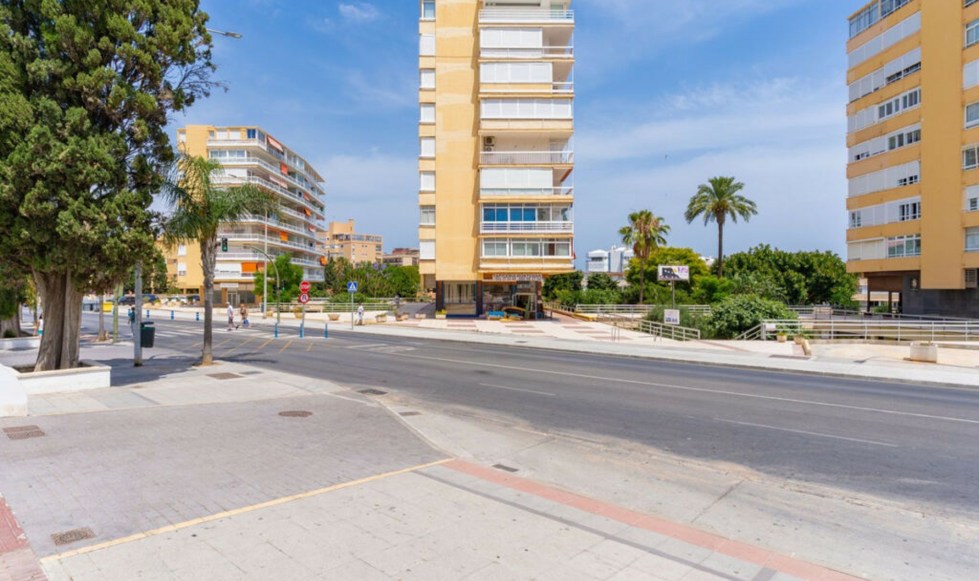 Resale - Apartment -
Torremolinos