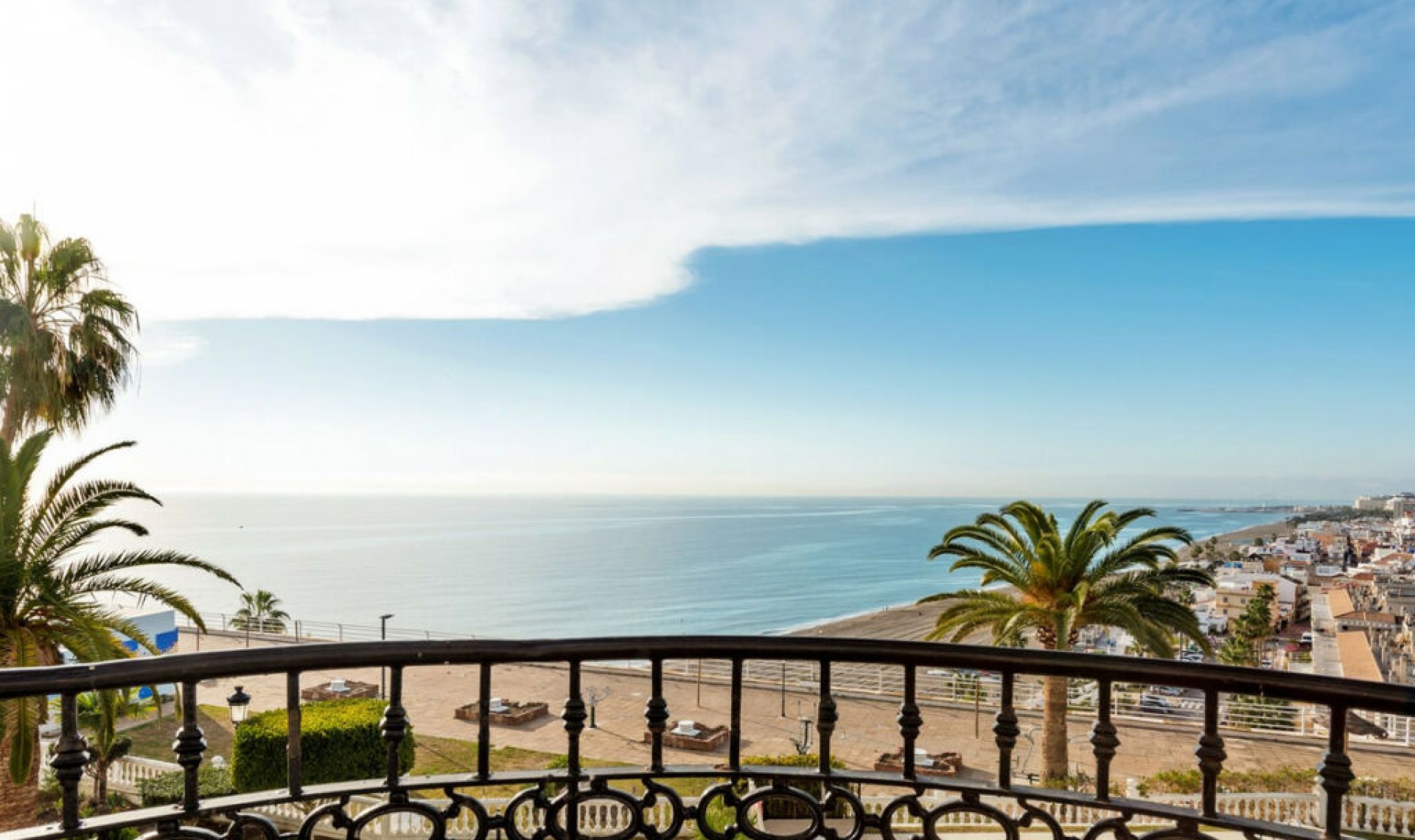 Resale - Apartment -
Torremolinos