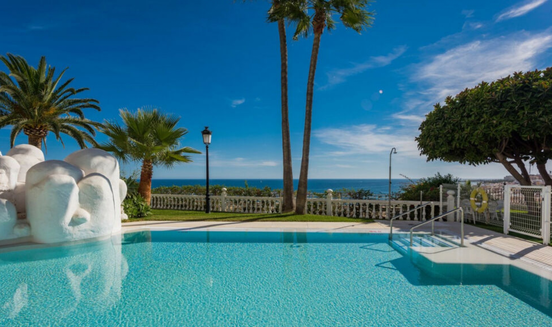 Resale - Apartment -
Torremolinos