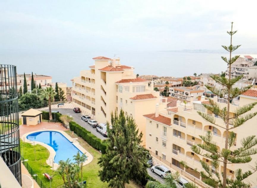 Resale - Apartment -
Torrequebrada
