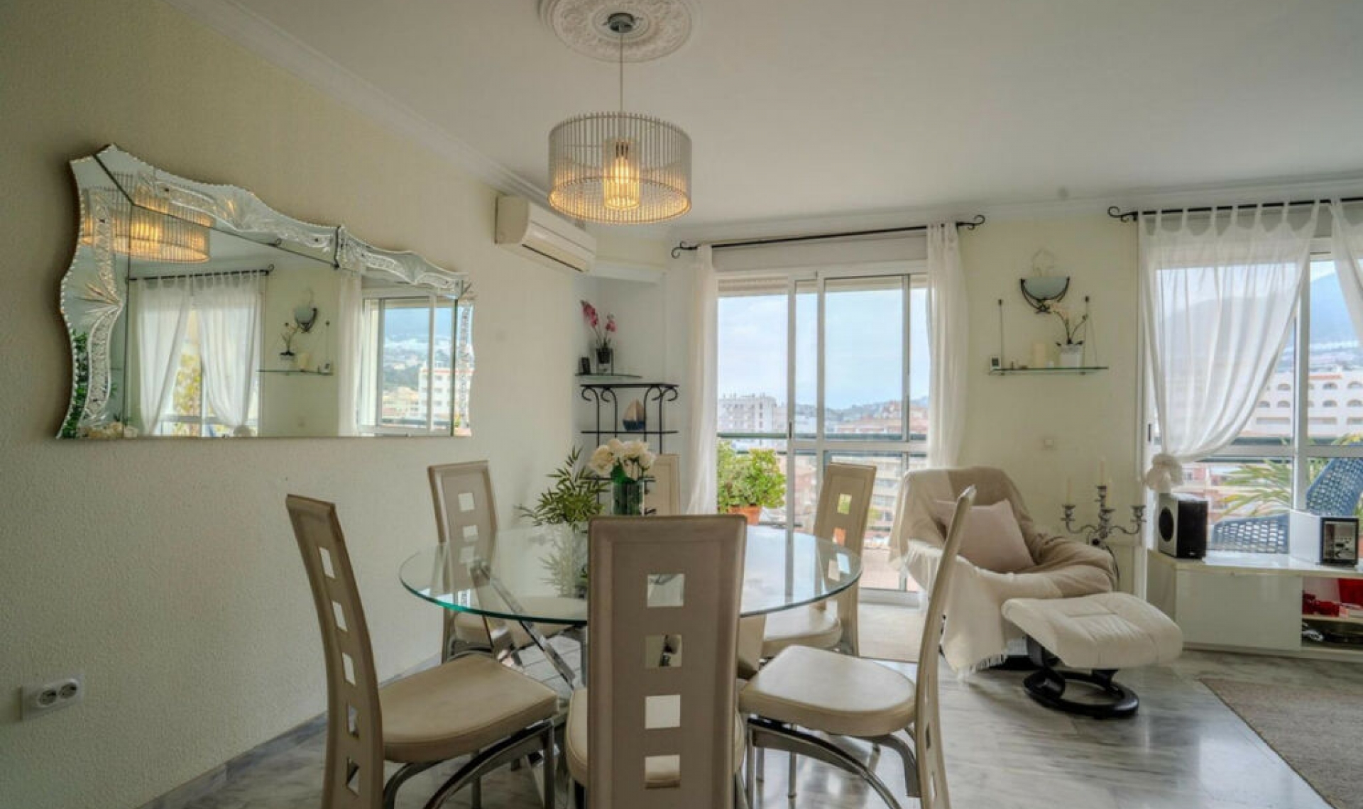 Resale - Apartment -
Torrequebrada