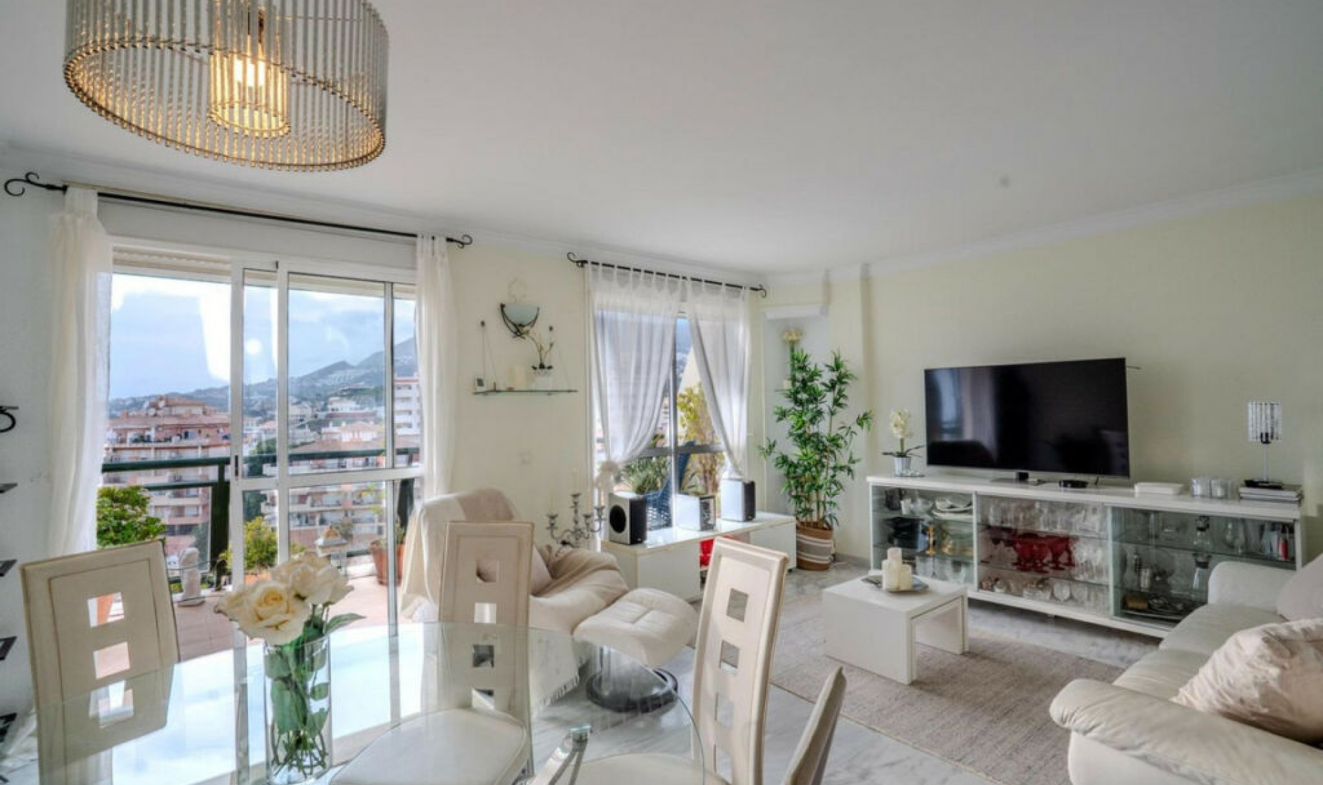 Resale - Apartment -
Torrequebrada
