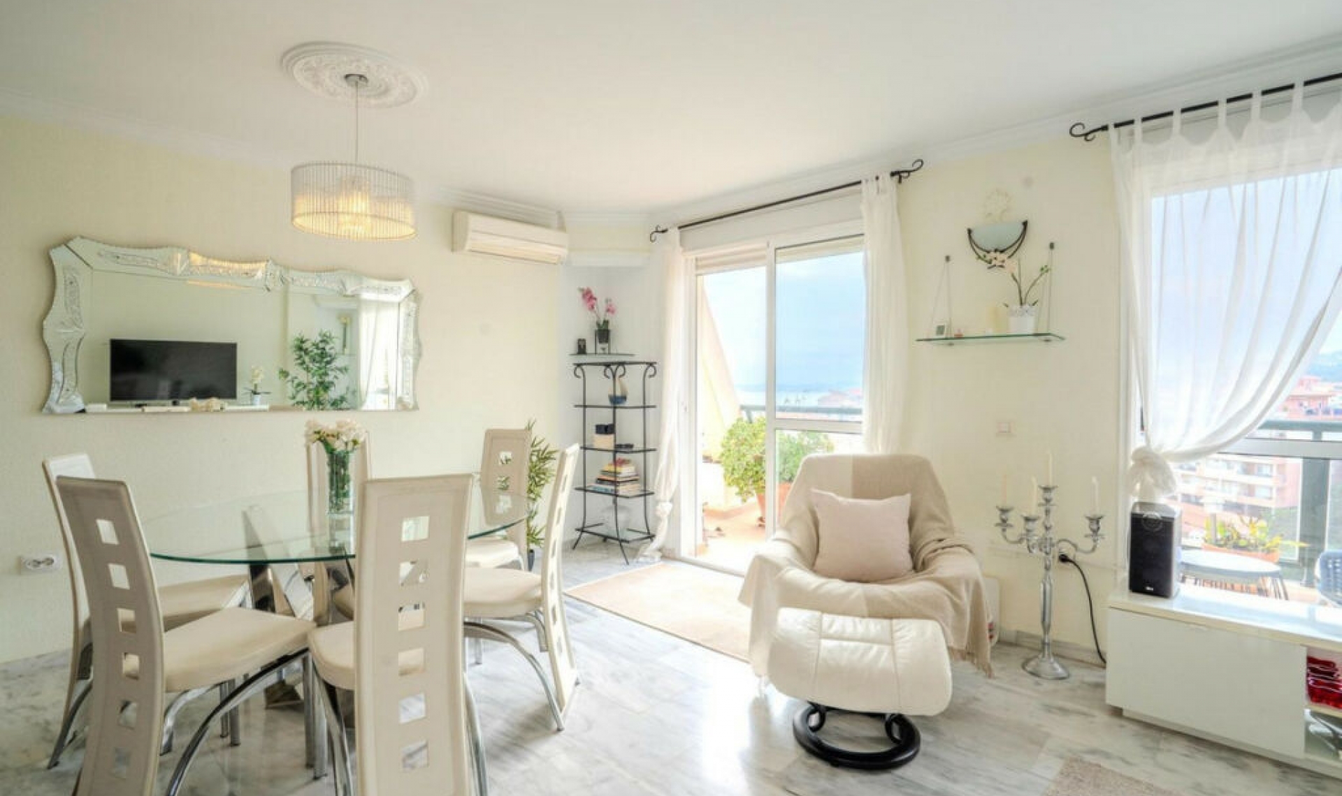 Resale - Apartment -
Torrequebrada